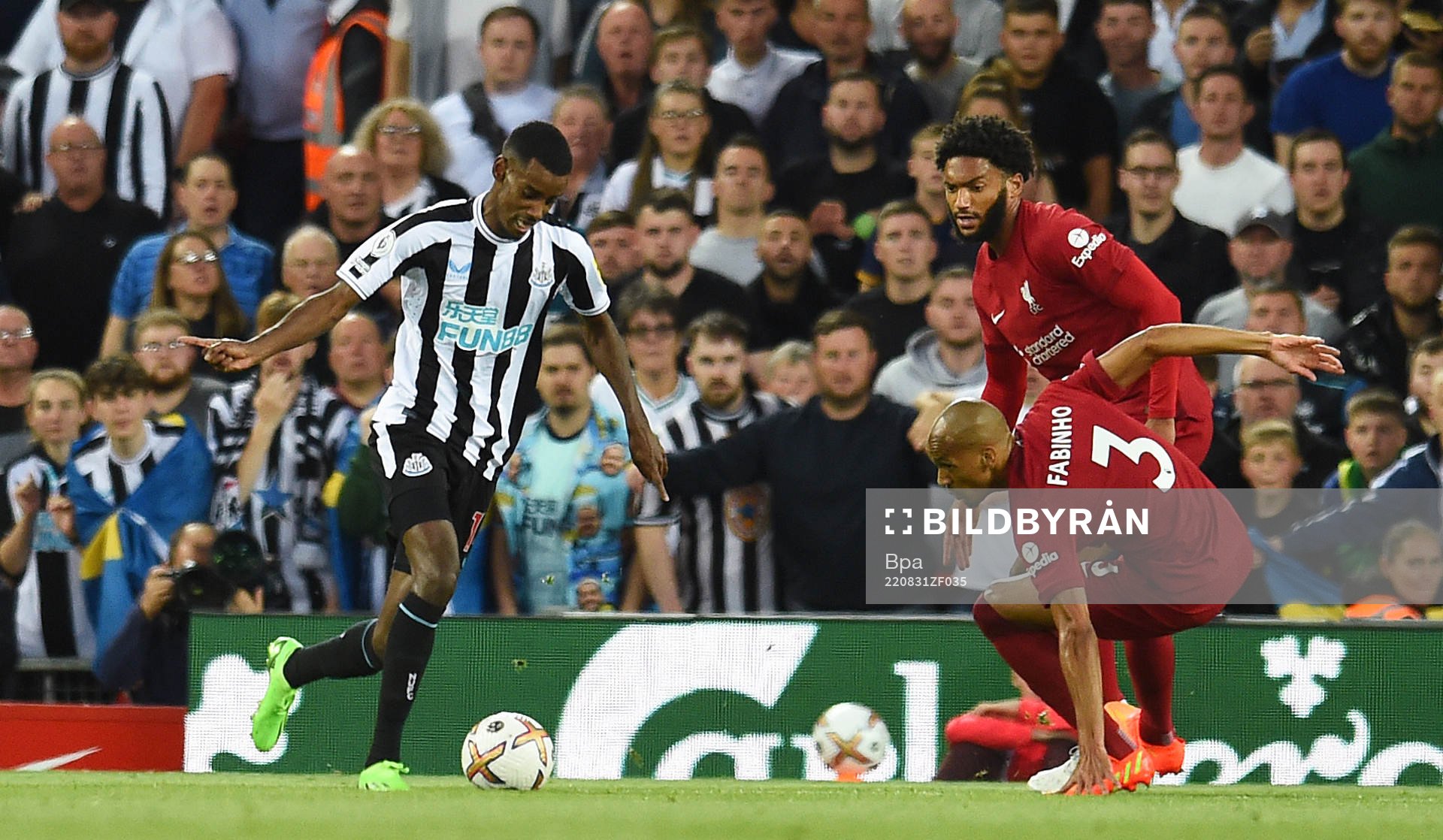 Alexander Isak of Newcastle United and Joe Gomez and