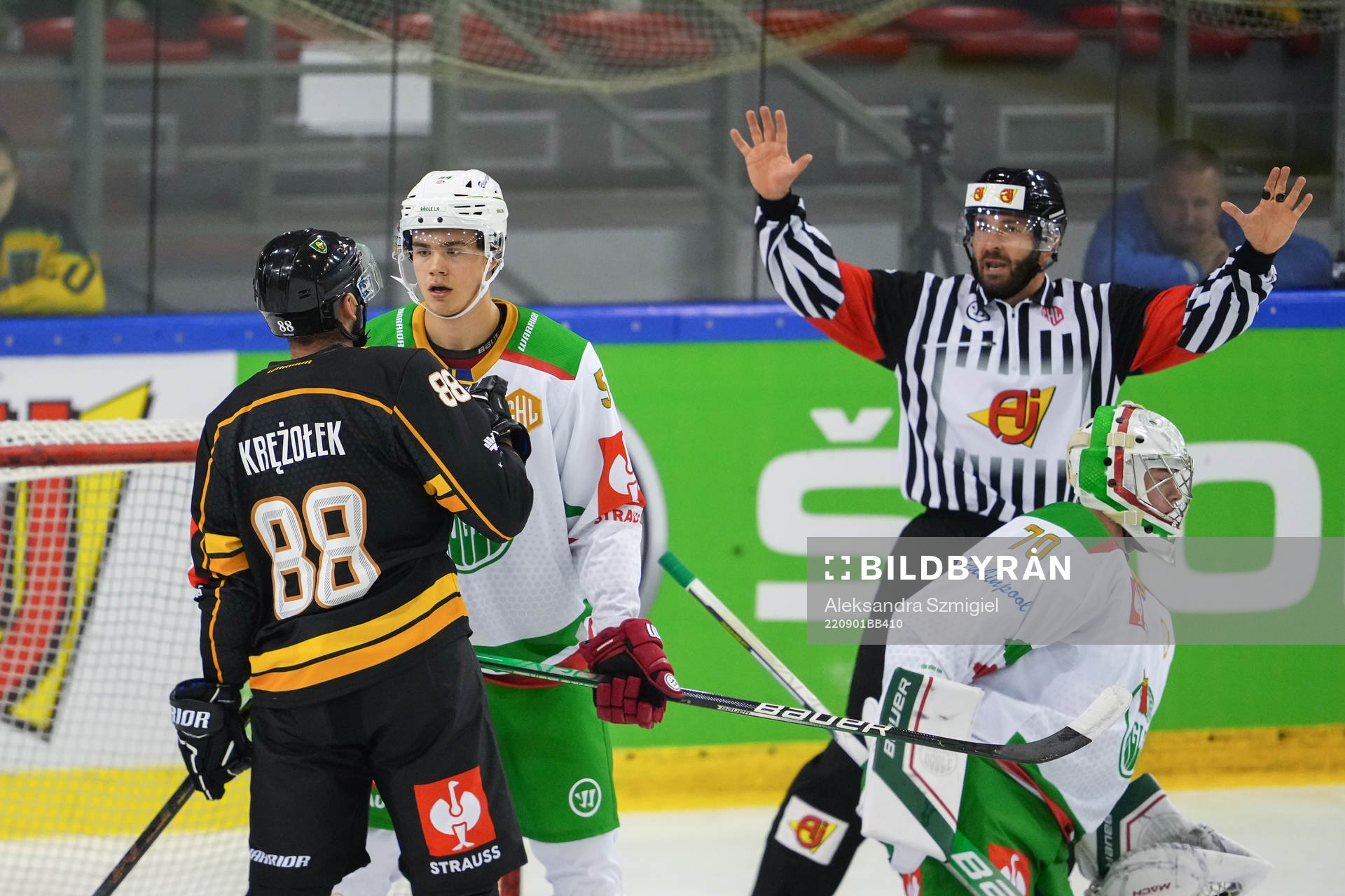 Patryk Krężołek of Katowice and William Wallinder of