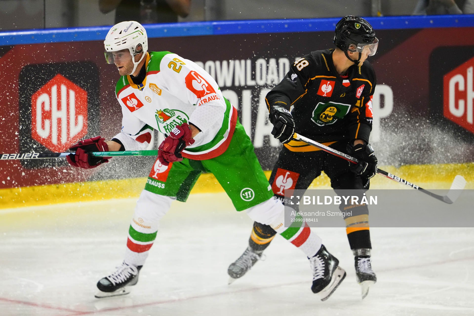 Kim Rosdahl of Rögle and Igor Smal of Katowice