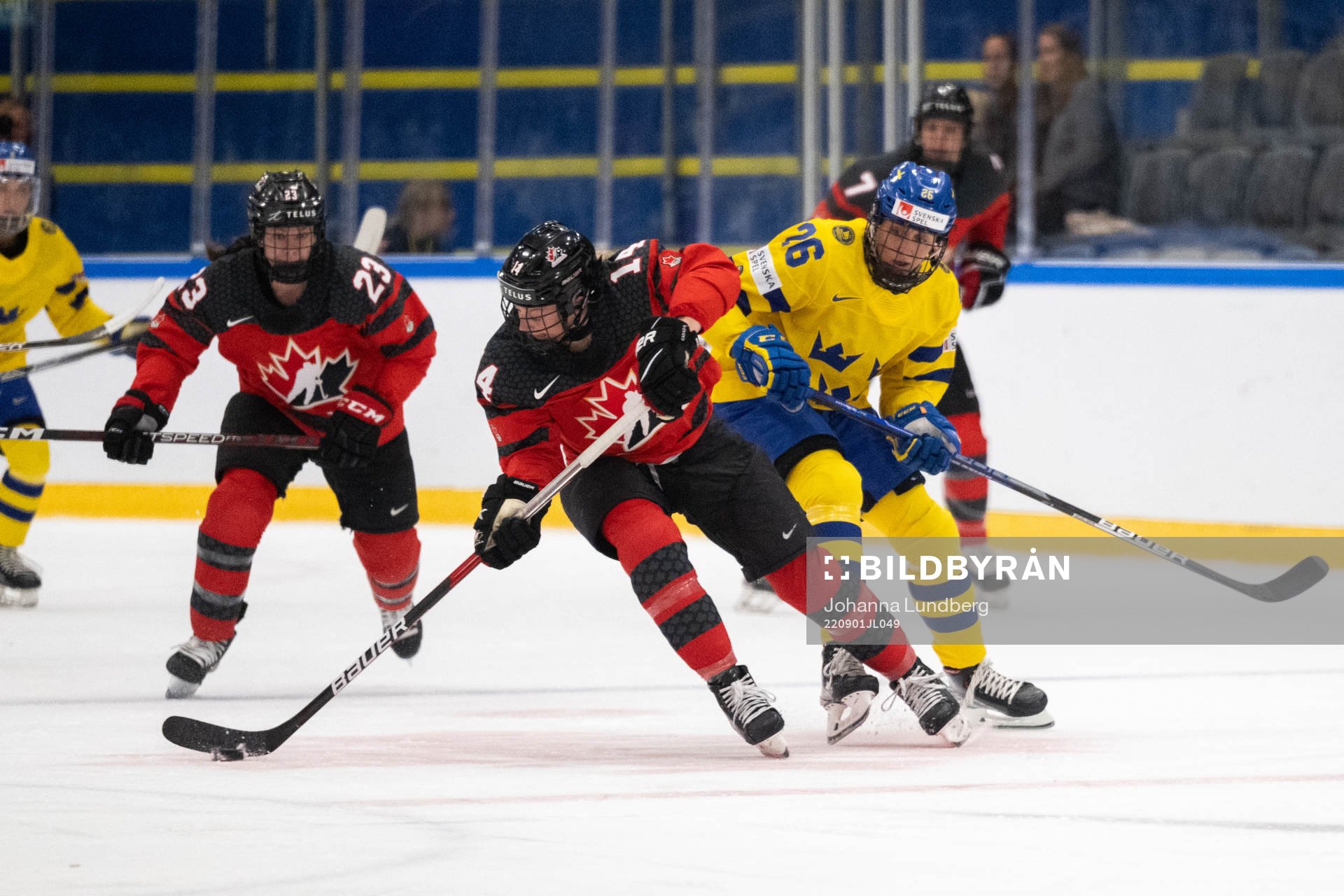 Renata Fast of Canada and Hanna Olsson of Sweden