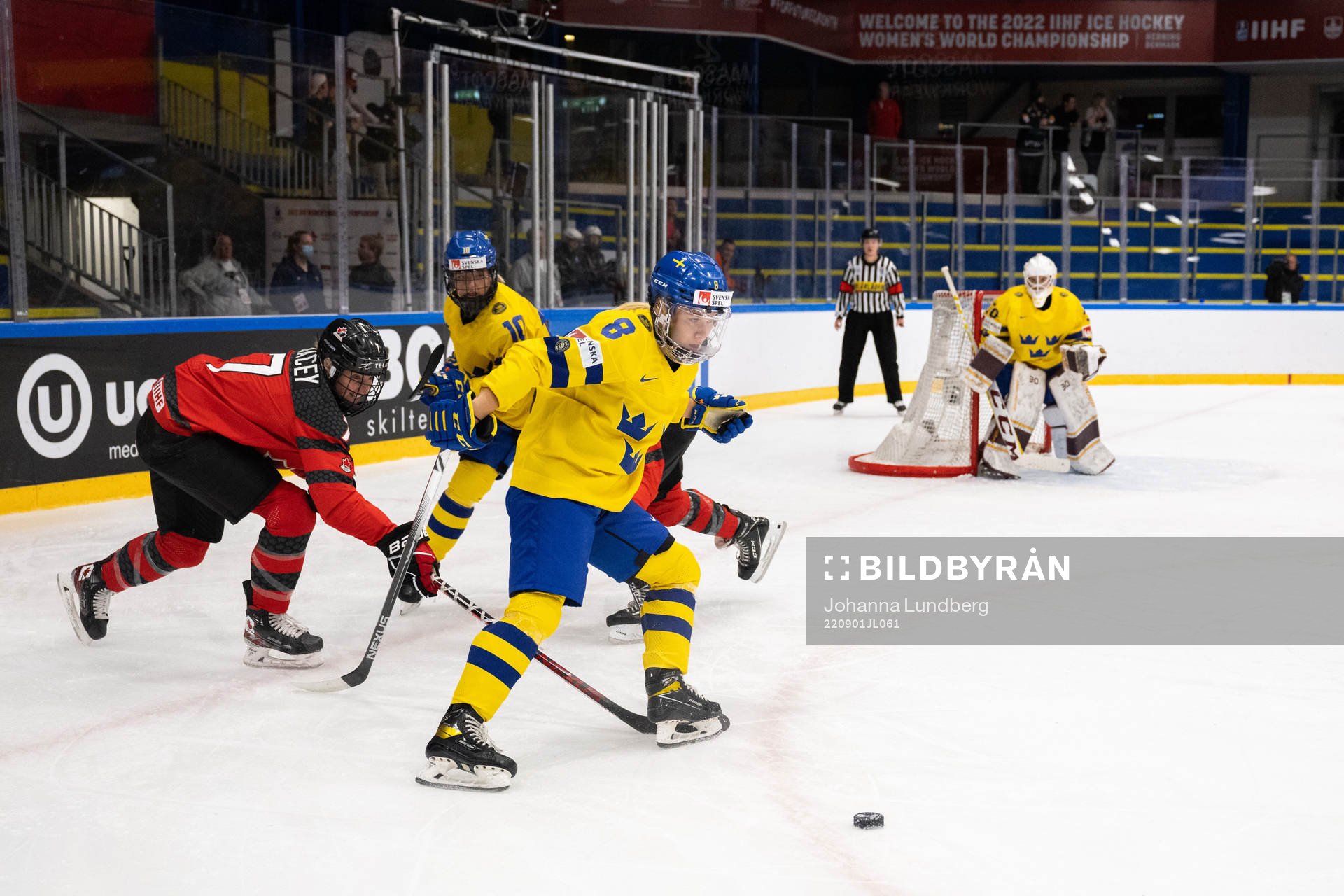 Laura Stacey of Canada and Ebba Berglund of Sweden