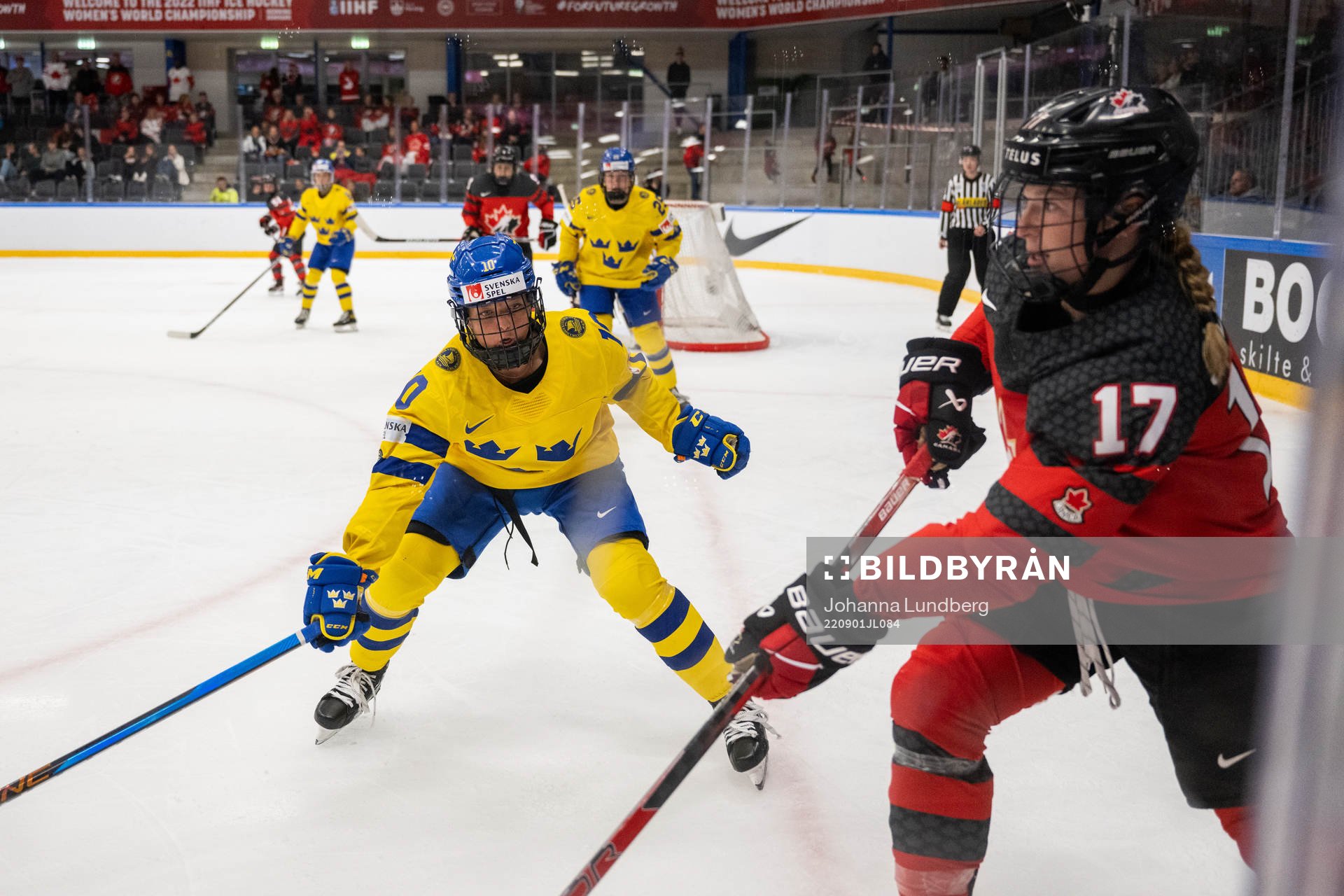 Mina Waxin of Sweden and Ella Shelton of Canada