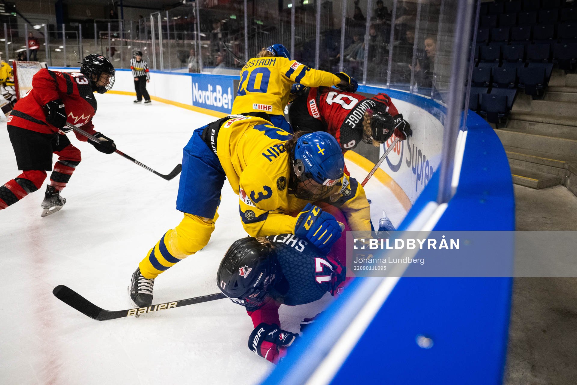 Anna Kjellbin of Sweden and Ella Shelton of Canada