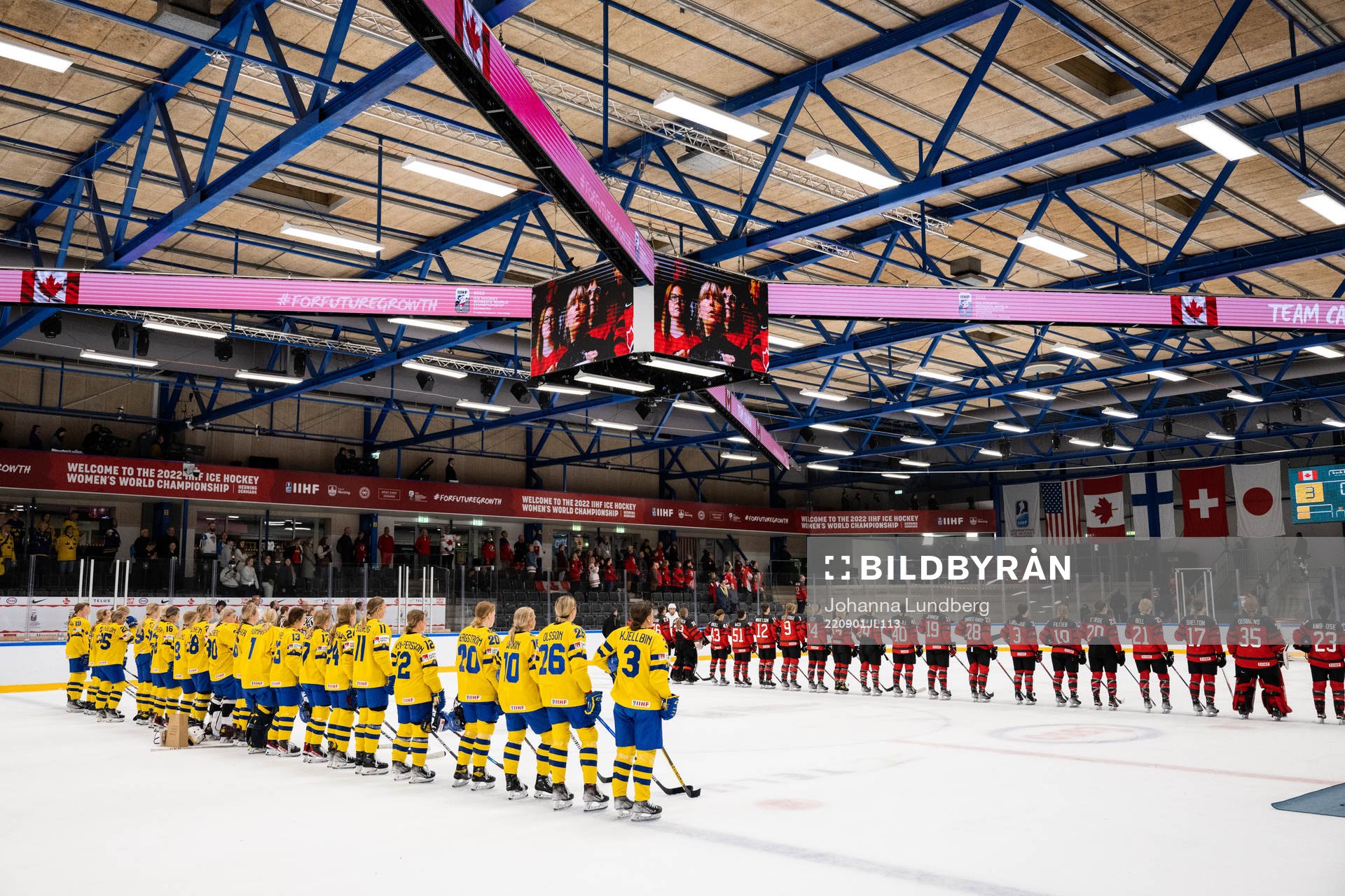 Players of Sweden and Canada