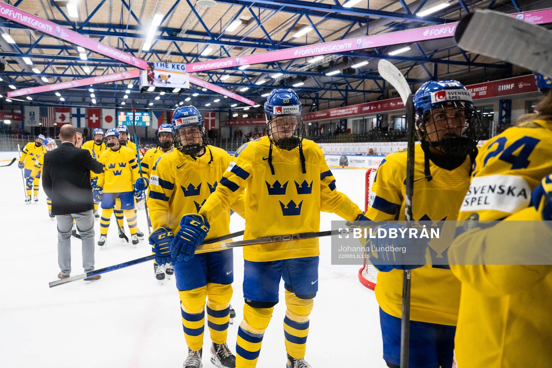 Players of Sweden look dejected
