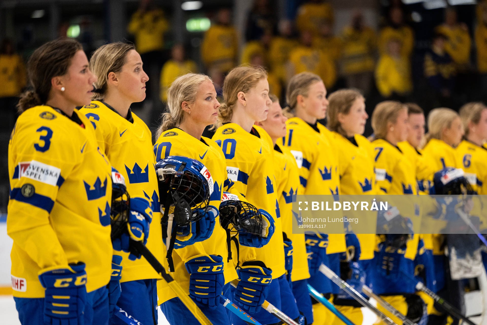Players of Sweden look dejected