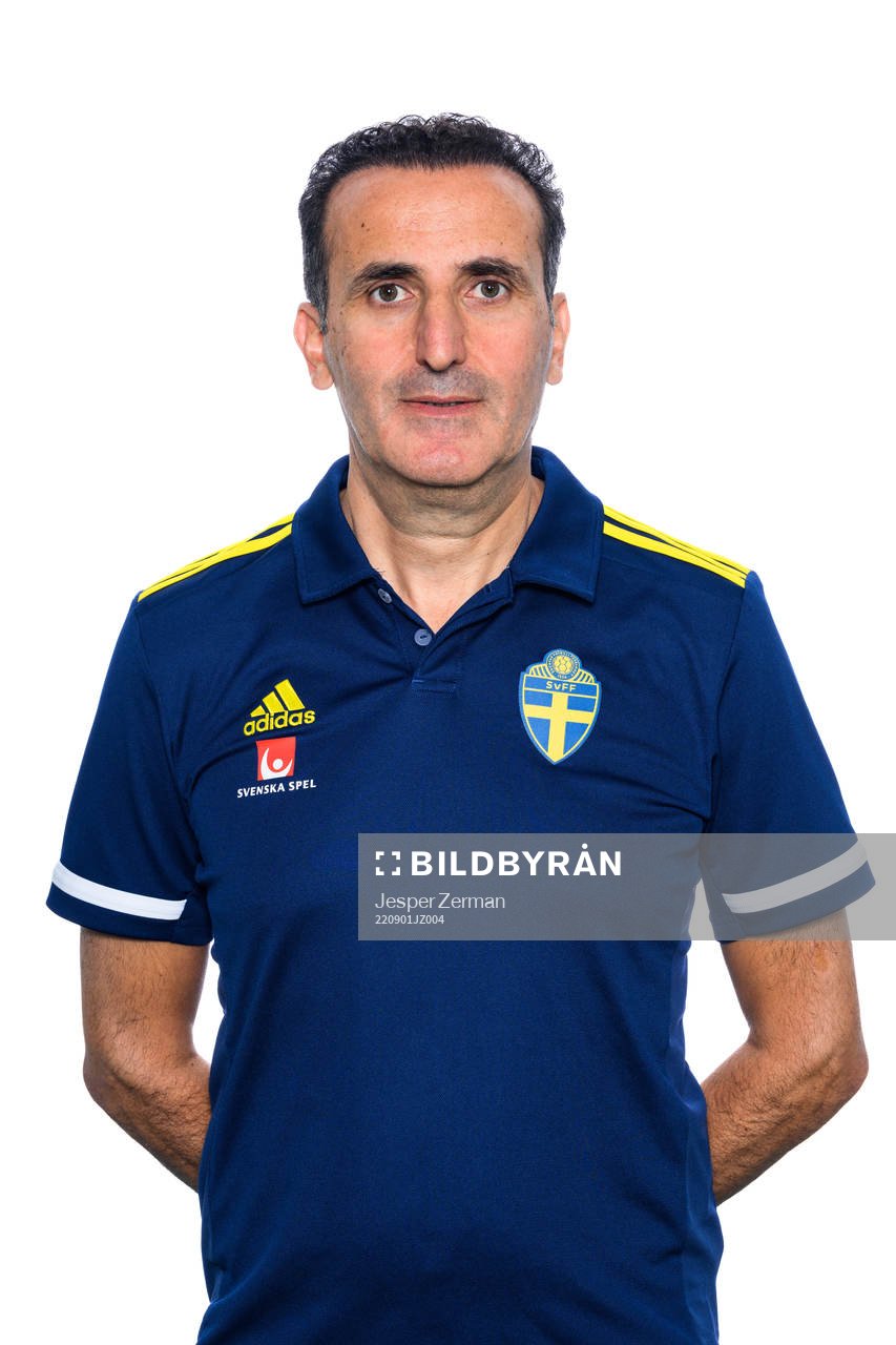 Elias Mineirji, Gruppchef Nationella fotbollsutbildare på Svenska Fotbollförbundet poserar för ett porträtt den 1 september 2022 i Stockholm. 