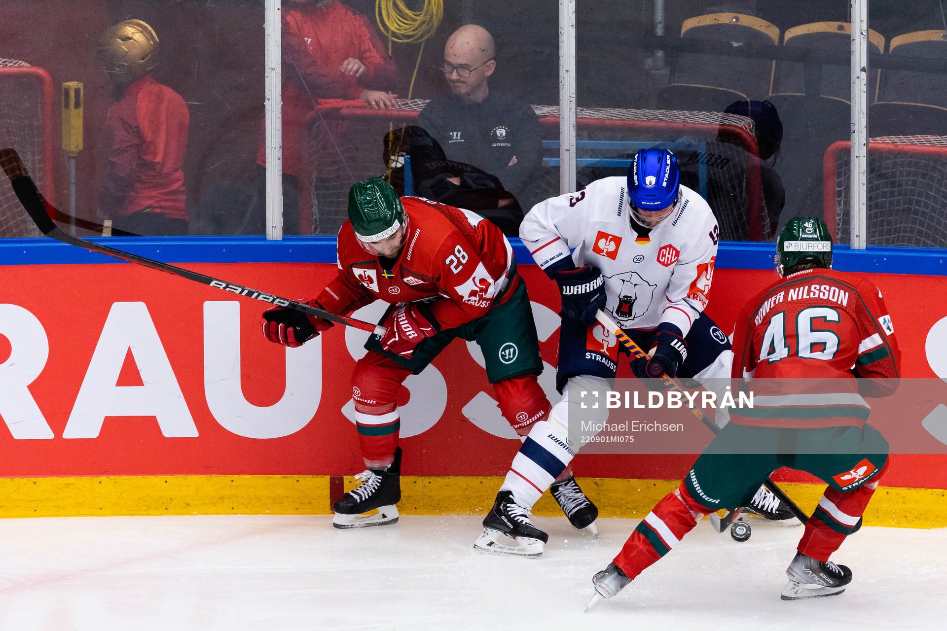 Anthony Greco and Liam Dower Nilsson battling for the puck