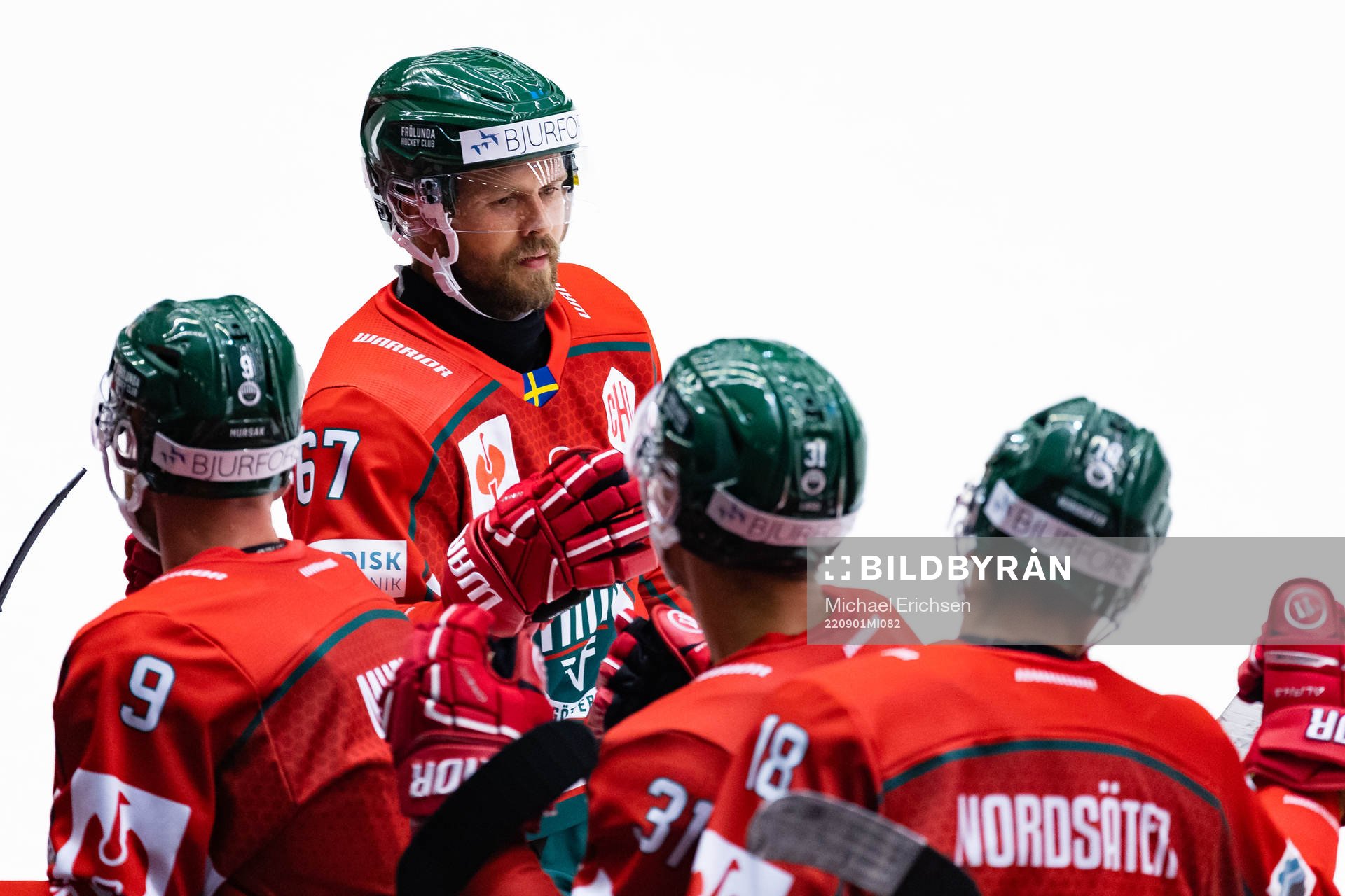 Jacob Nilsson of Frölunda celebrates scoring 4-0 with team