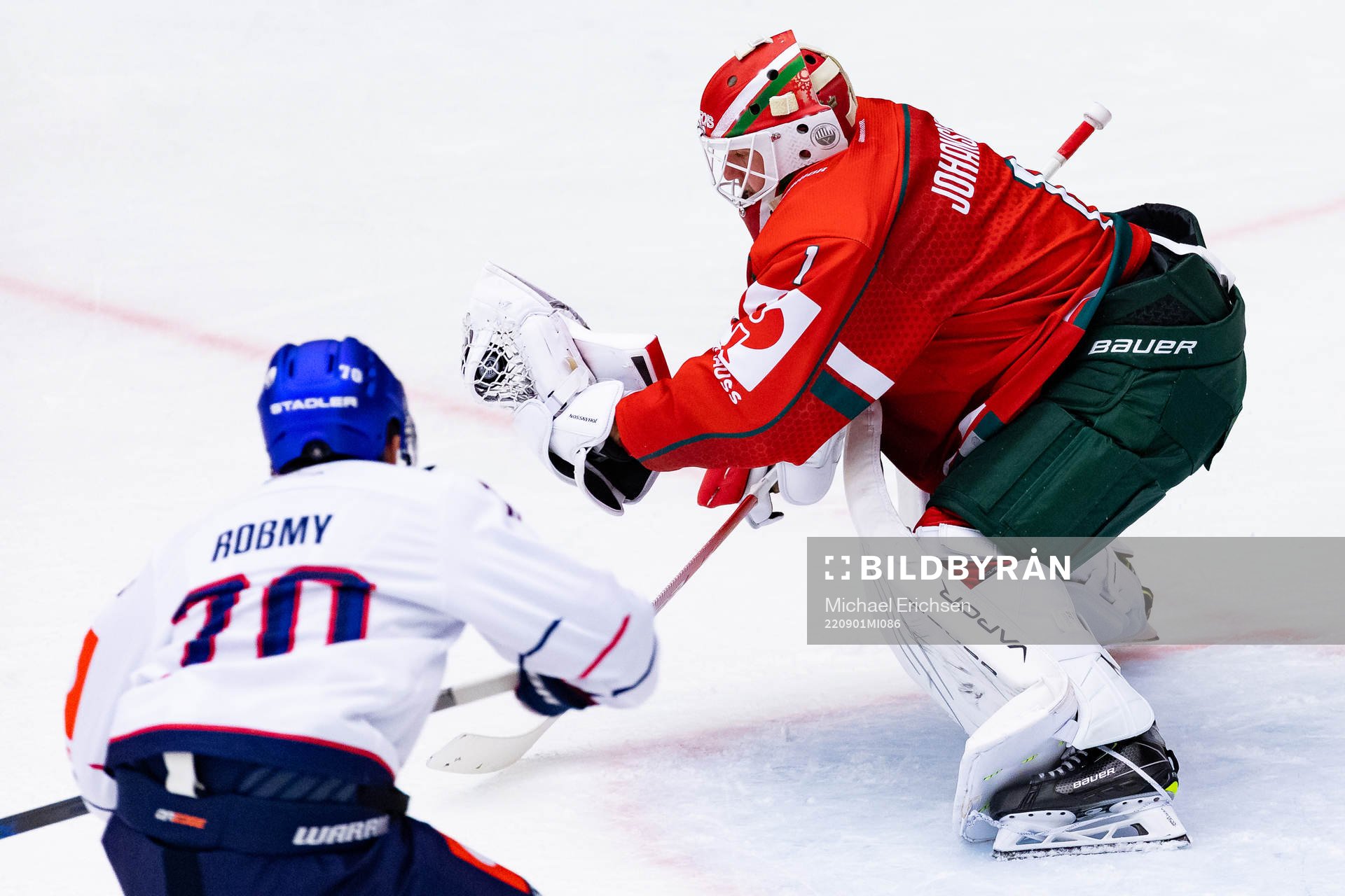 Goalkeeper Lars Johansson of Frölunda with a glove save