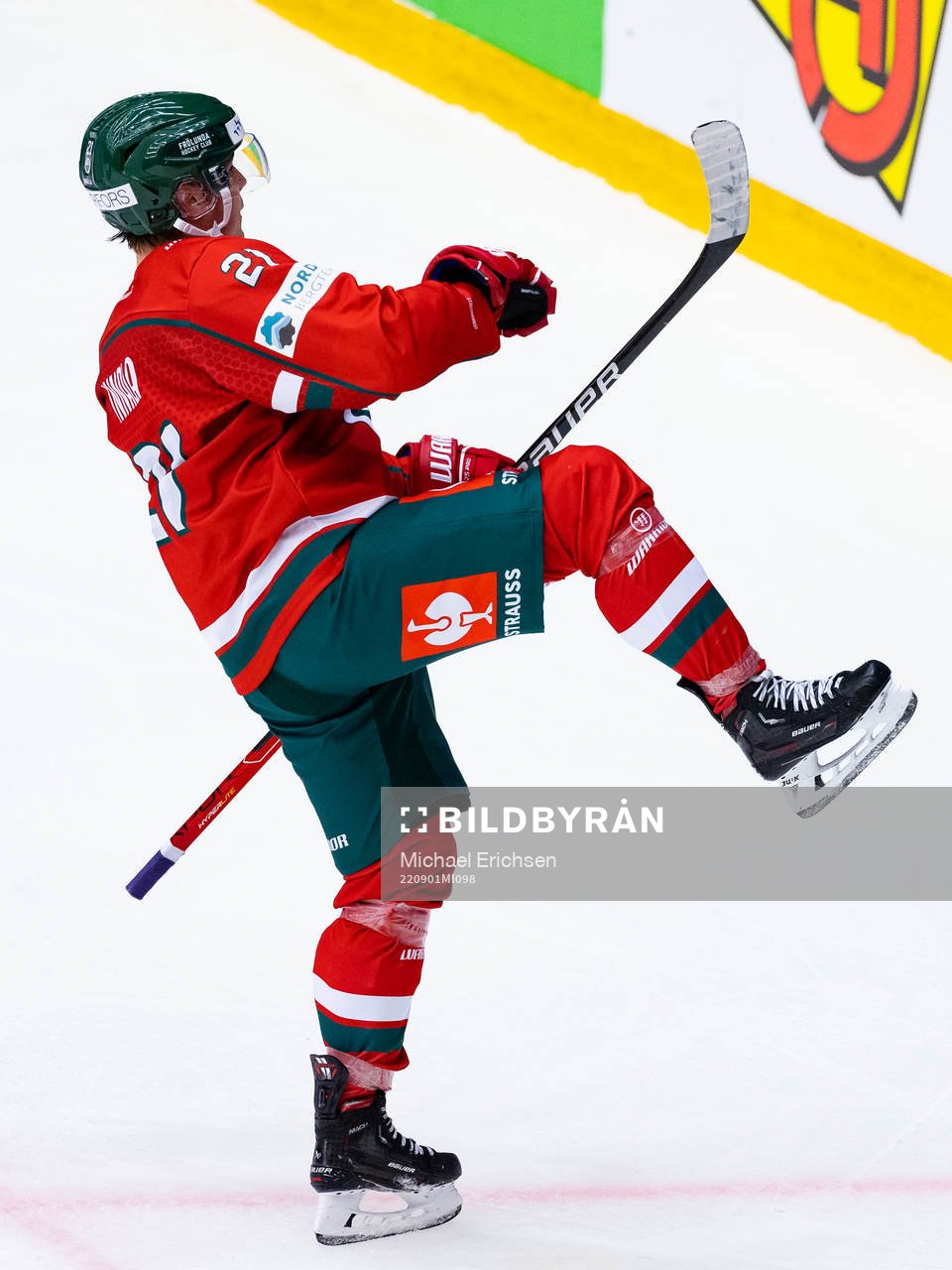 Jere Innala of Frölunda celebrates scoring 6-1