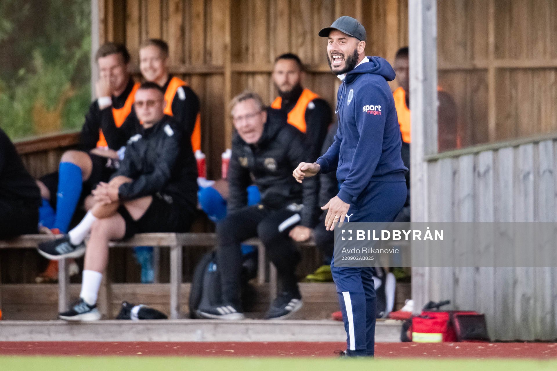 Staffanstorps tränare Amir Darban Khales agerar