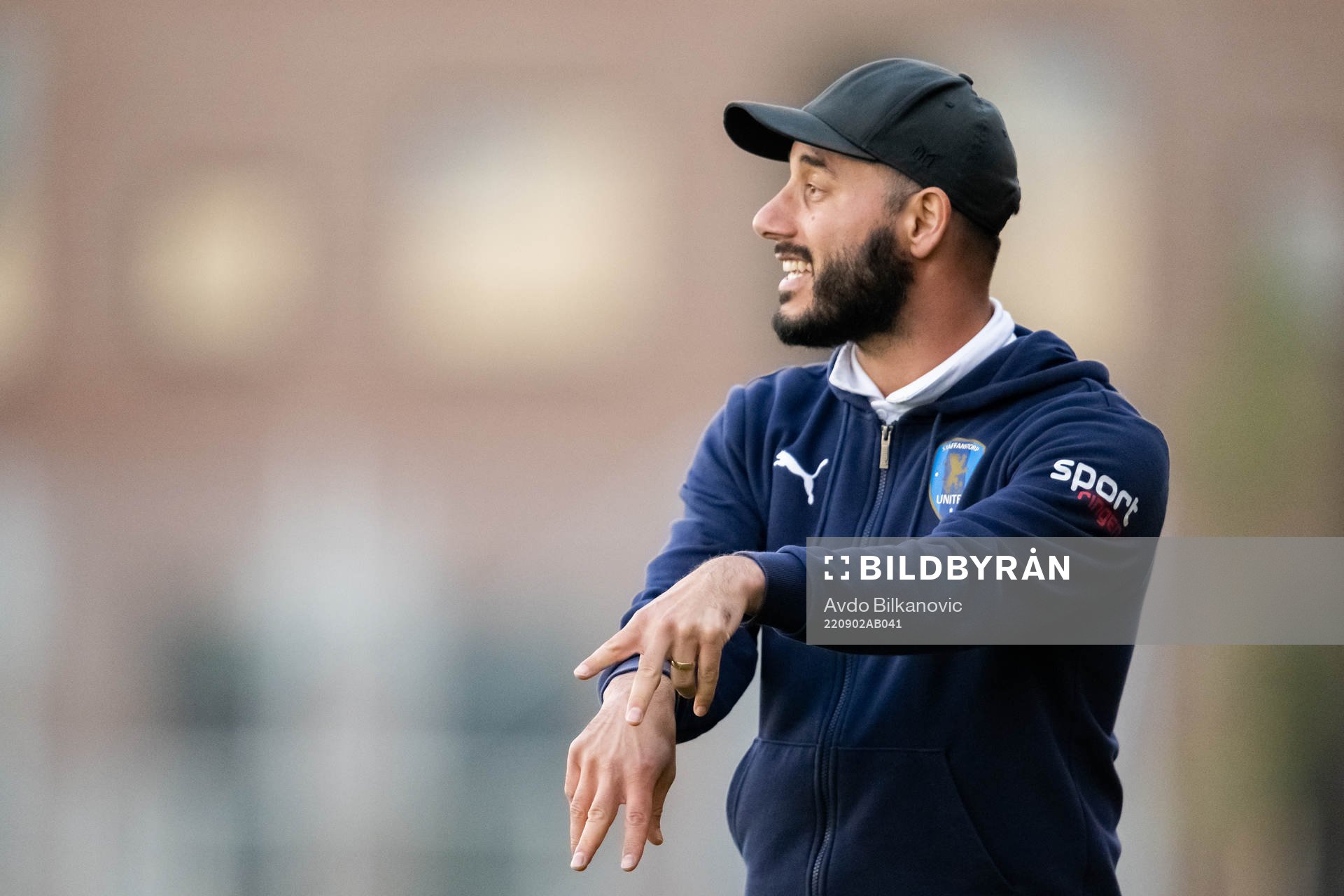 Staffanstorps tränare Amir Darban Khales agerar
