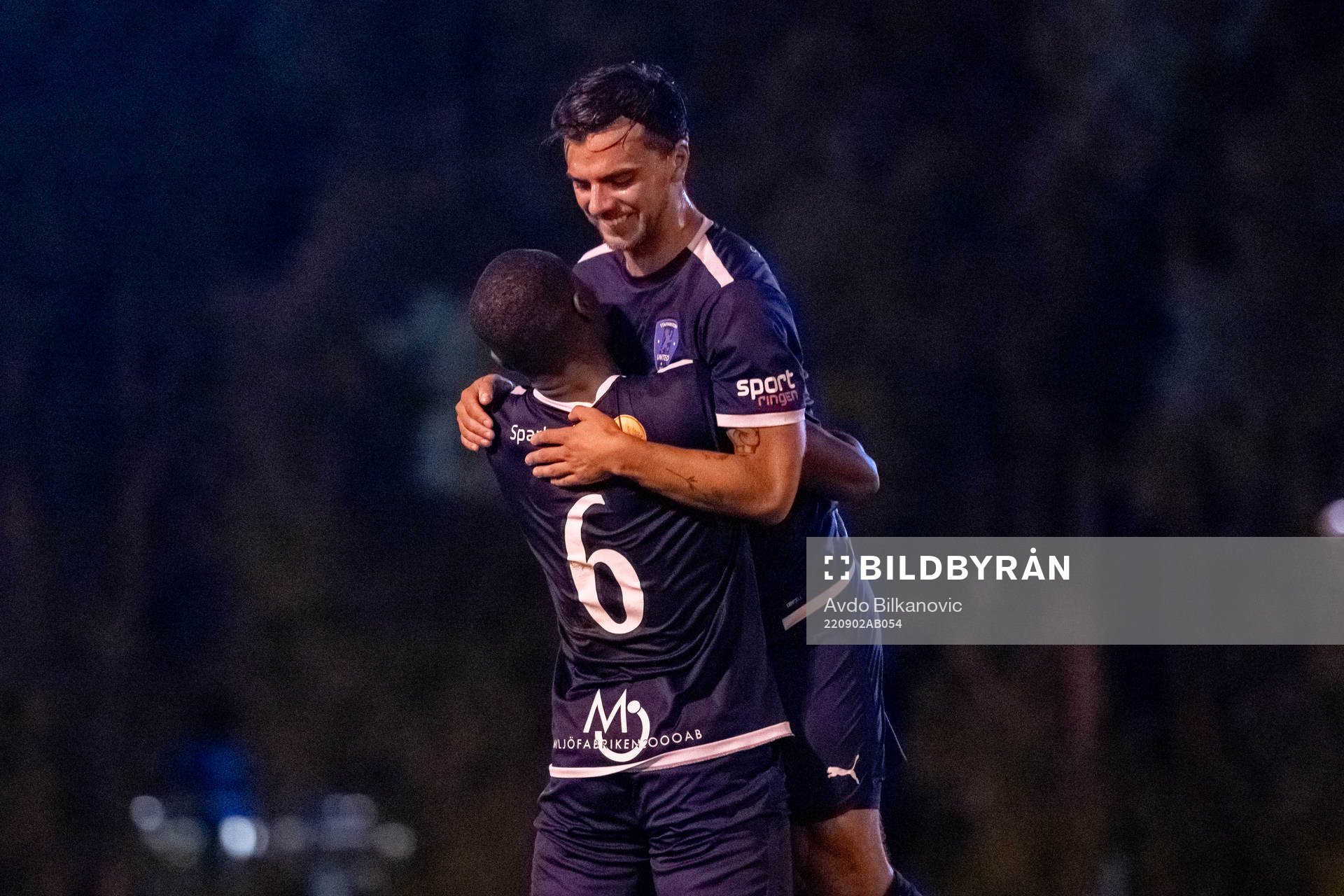 Staffanstorps Martin Silva och Edwin Song Yuh jublar efter slutsignalen under fotbollsmatchen i mellan och den 2 september 2022 i Staffanstorp. 