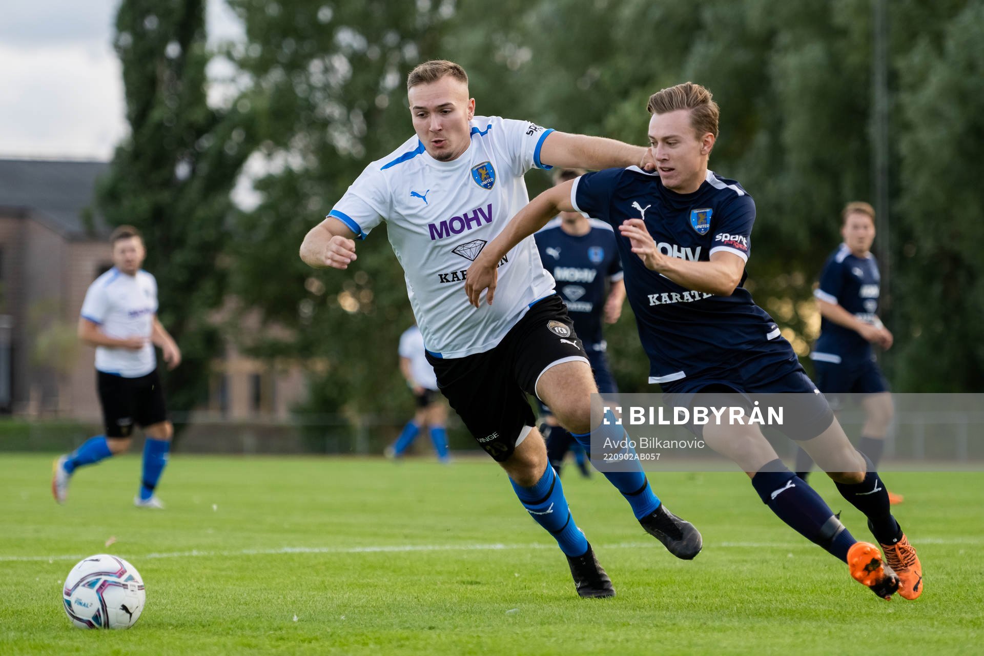 Bellevue's Wiktor Mazur jagar Staffanstorps Viktor Welander