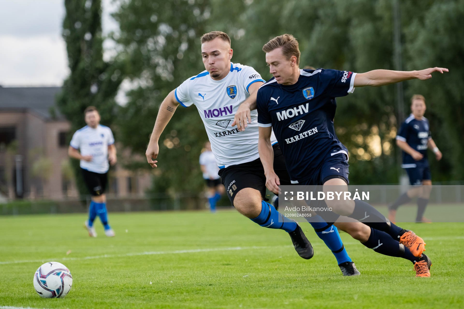Bellevue's Wiktor Mazur jagar Staffanstorps Viktor Welander