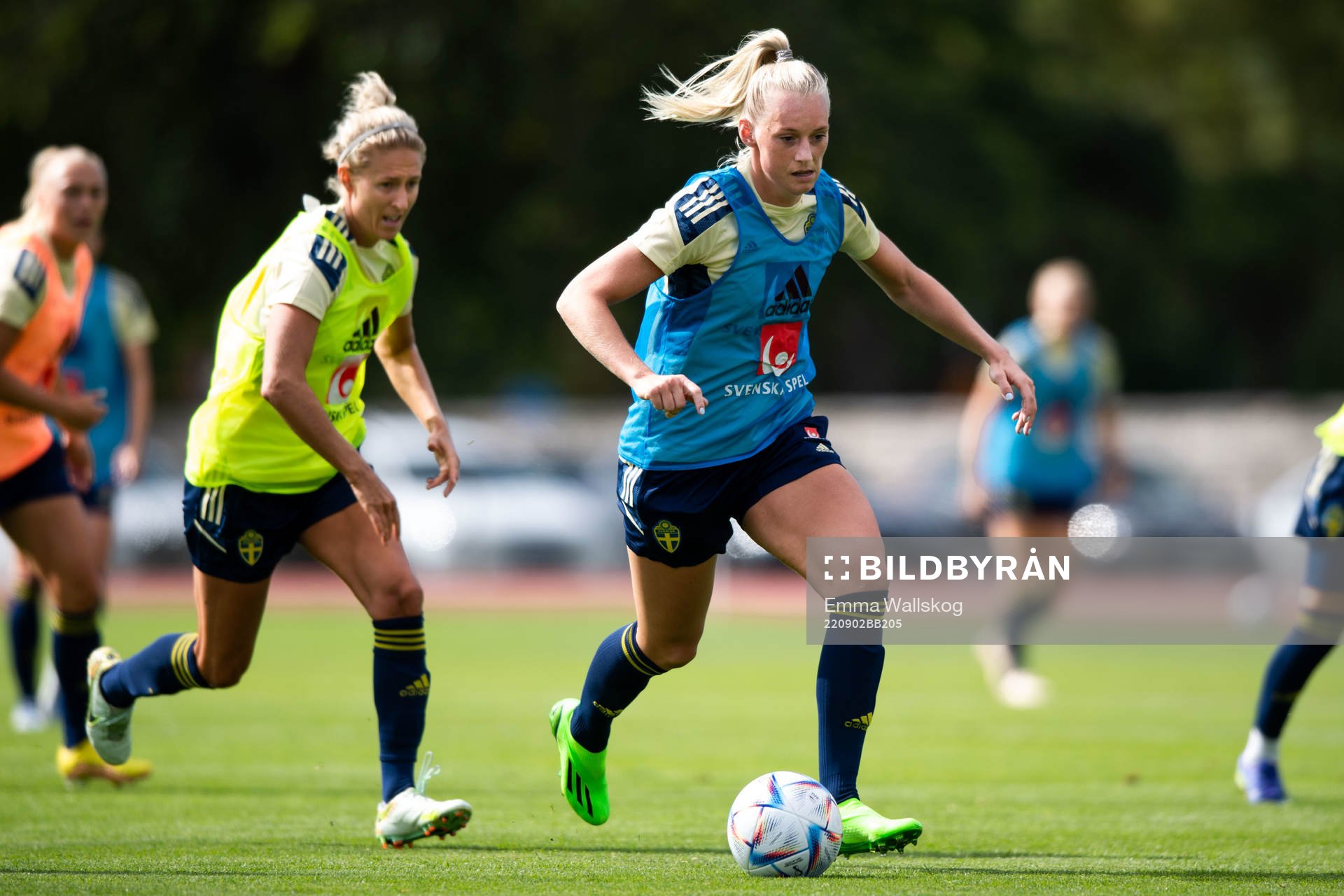 Emma Kullberg and Stina Blackstenius during a training session with the women's national football team on September 2, 2022 in Visby.