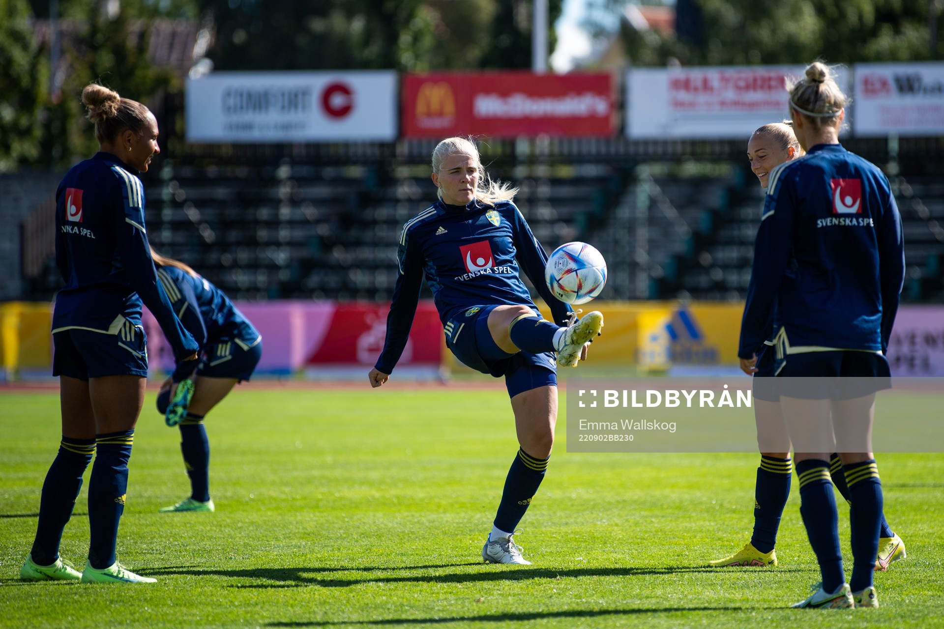 Madelen Janogy, goalkeeper Emma Holmgren, Hanna Bennison