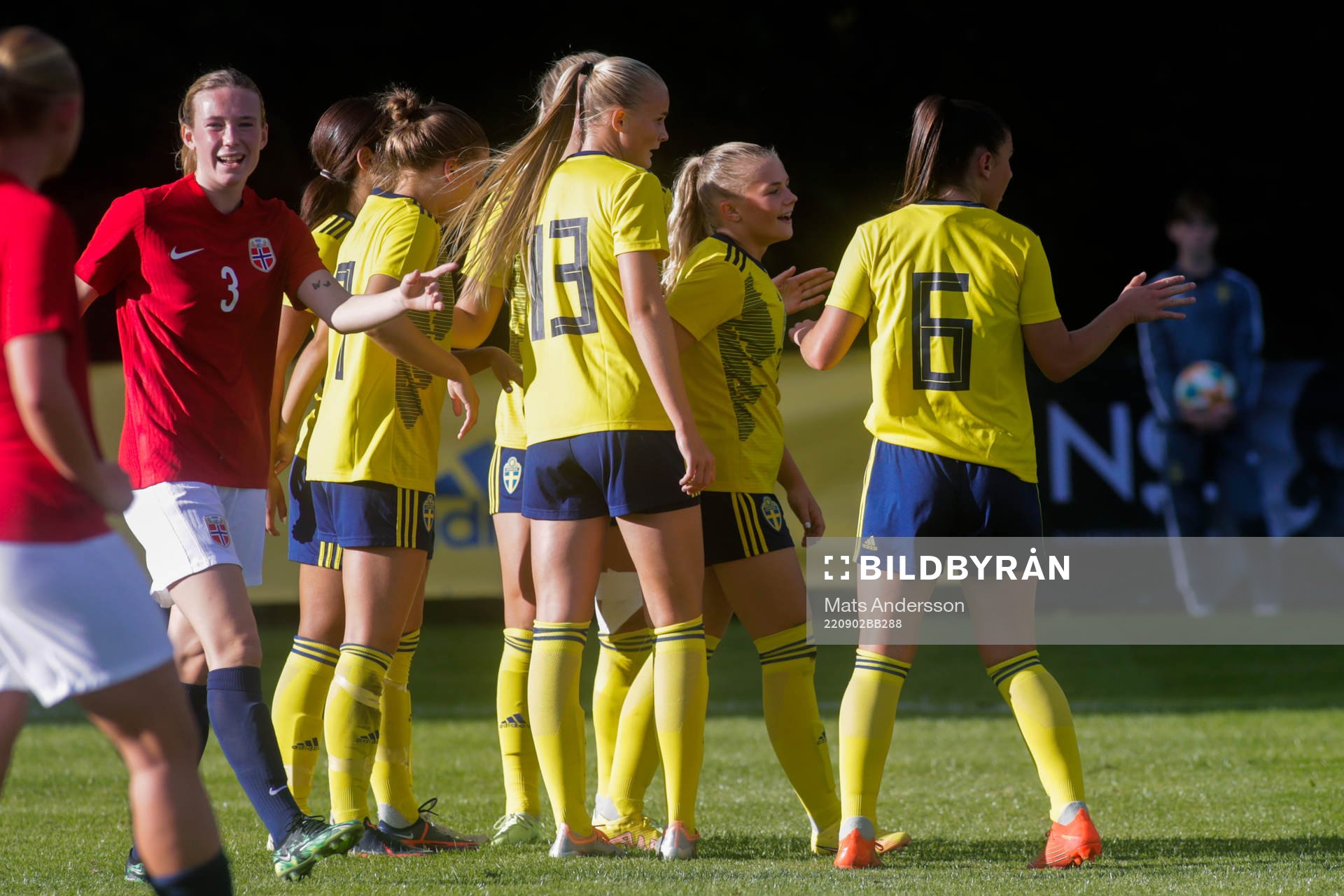 Sverige Matilda Nilden jublar med lagkamrater