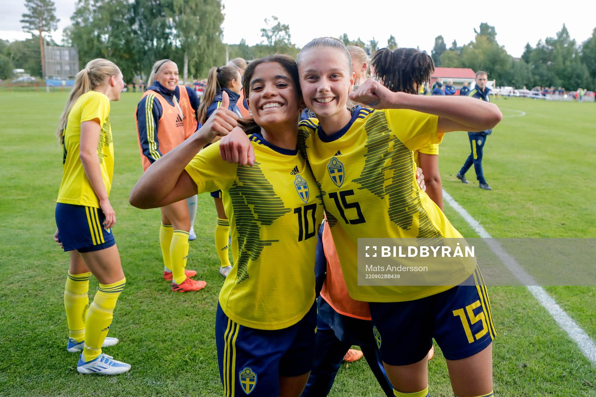 Sveriges Mercy Sabuni Söderling och Hedda Johansson jublar