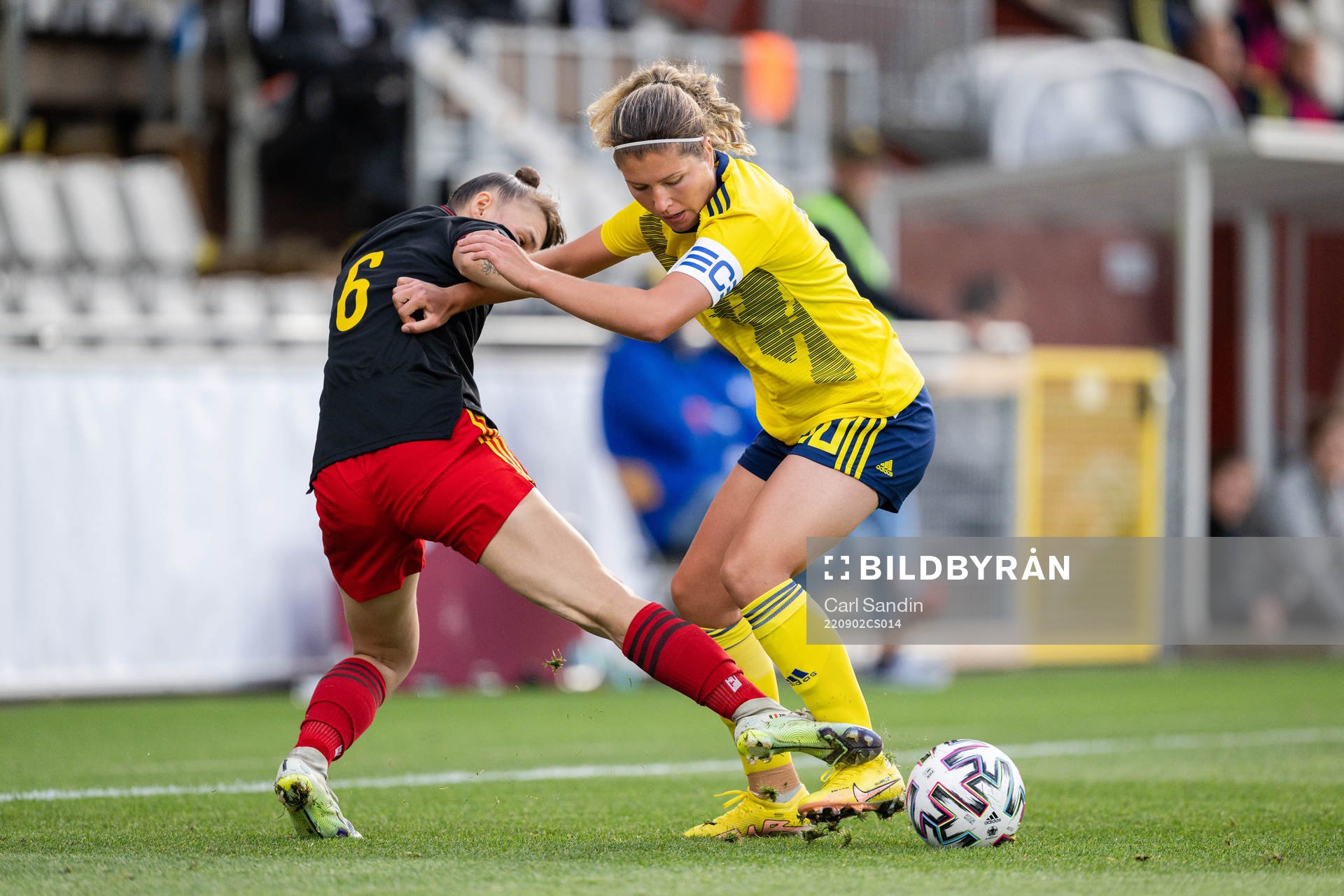 Zenia Mertens of Belgium and Loreta Kullashi of Sweden