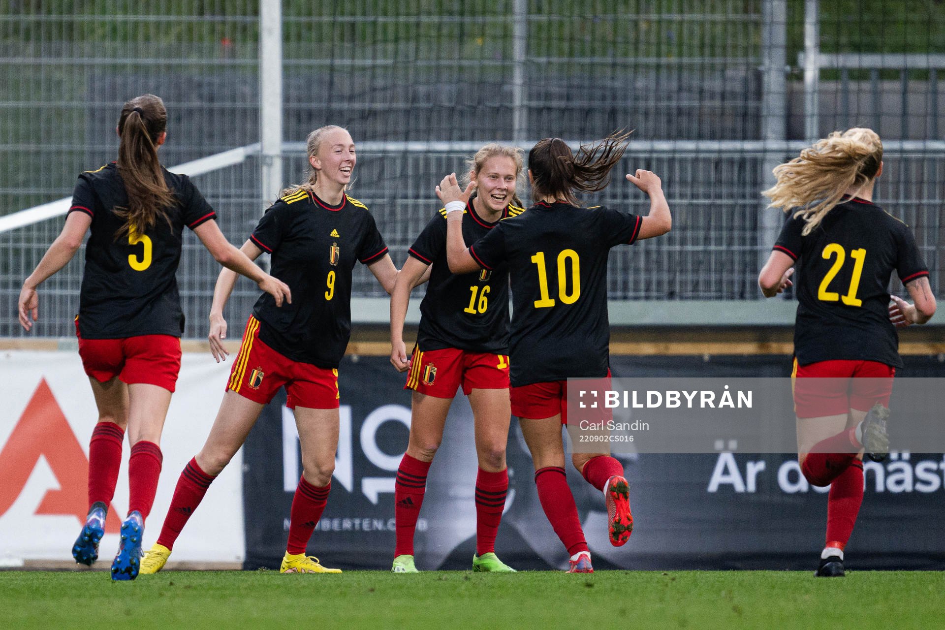 Lisa Petry, Jarne Teulings and Luna Vanzeir of Belgium