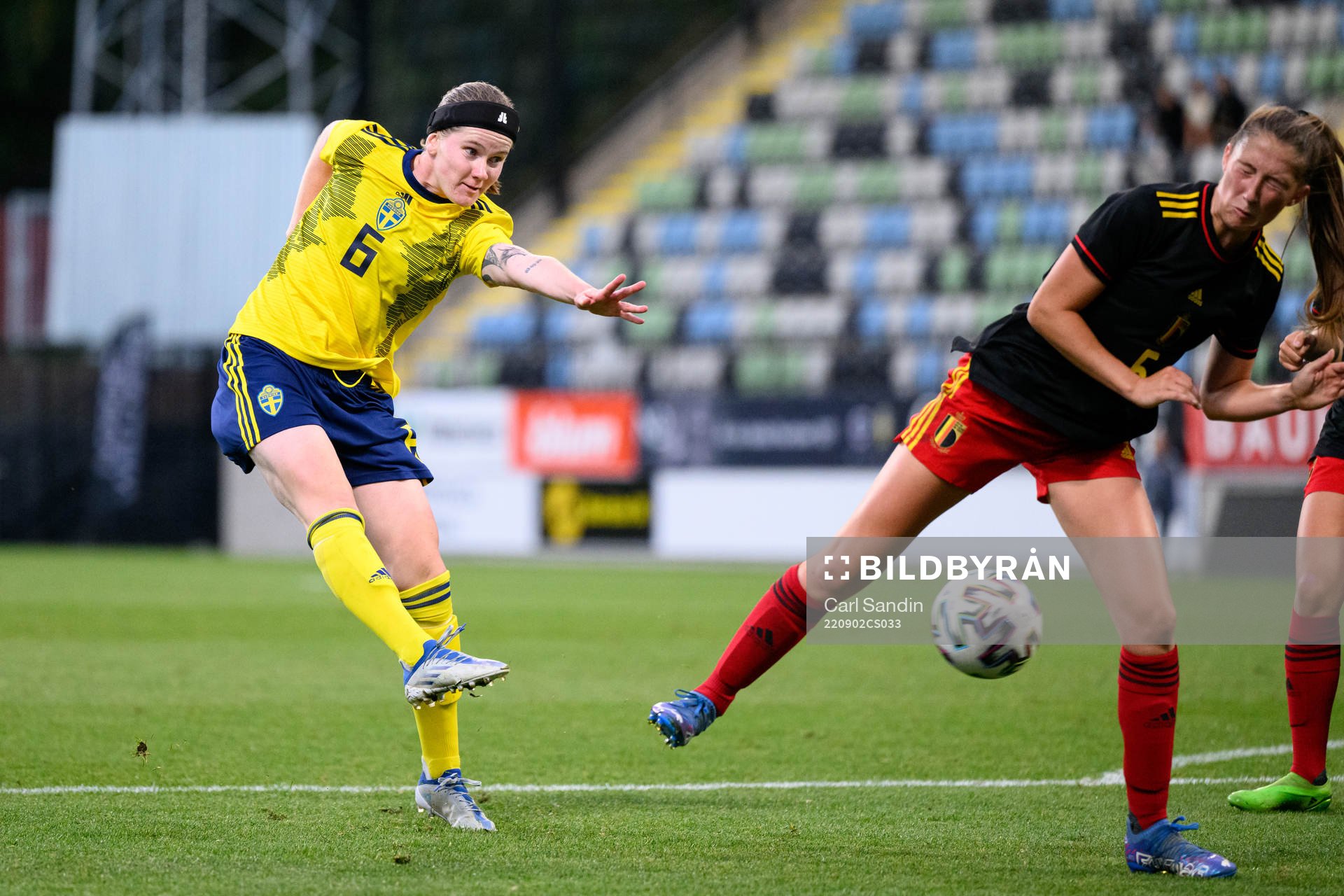 Linn Vickius of Sweden scores 1-1