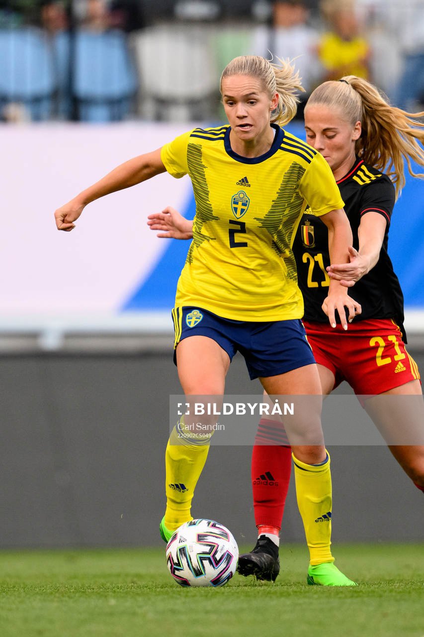 Hanna Lundkvist of Sweden and Tess Lameir of Belgium
