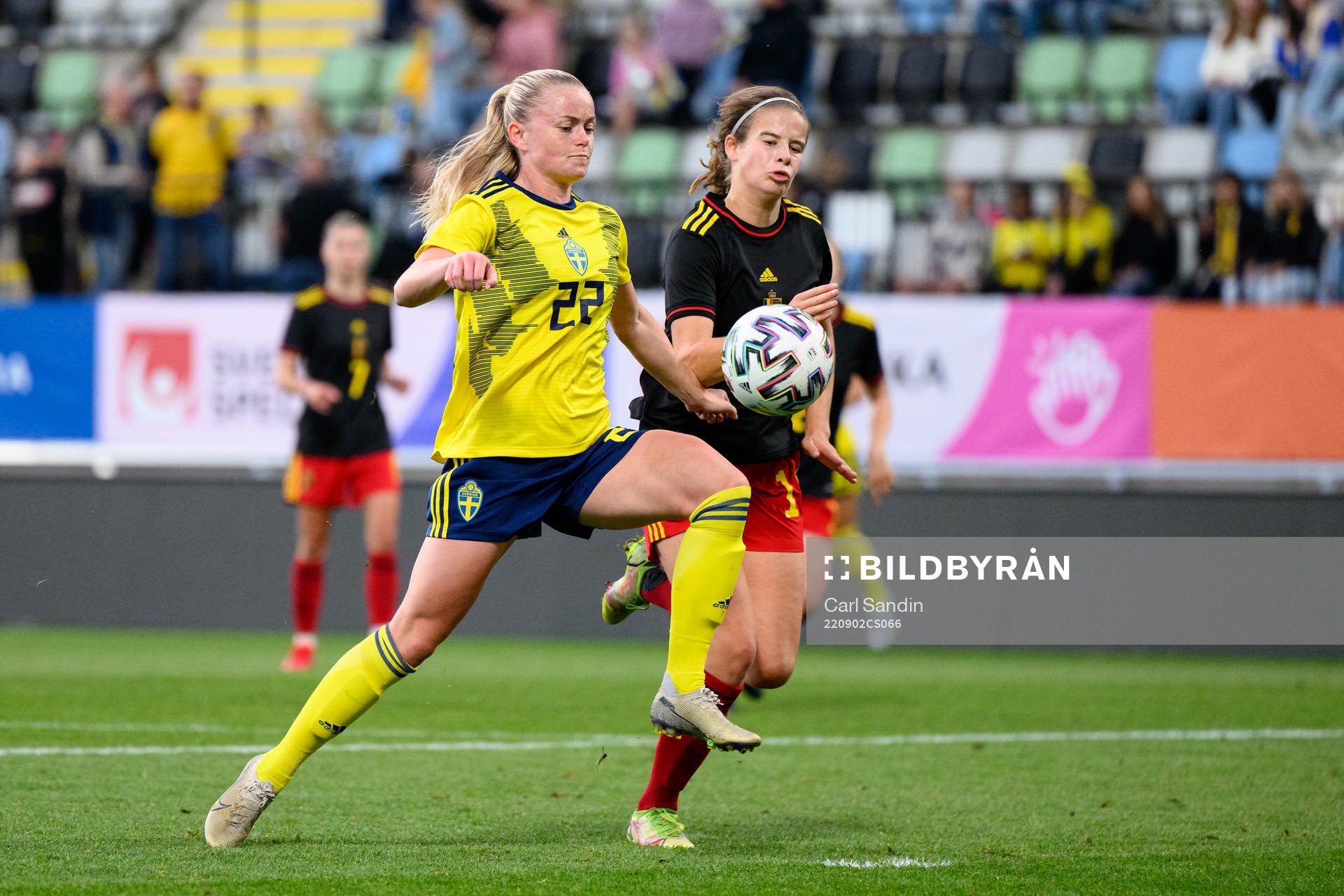 Zara Jönsson of Sweden and Zoe Van de Cloot of Belgium