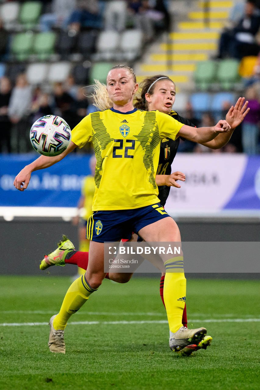 Zara Jönsson of Sweden and Zoe Van de Cloot of Belgium