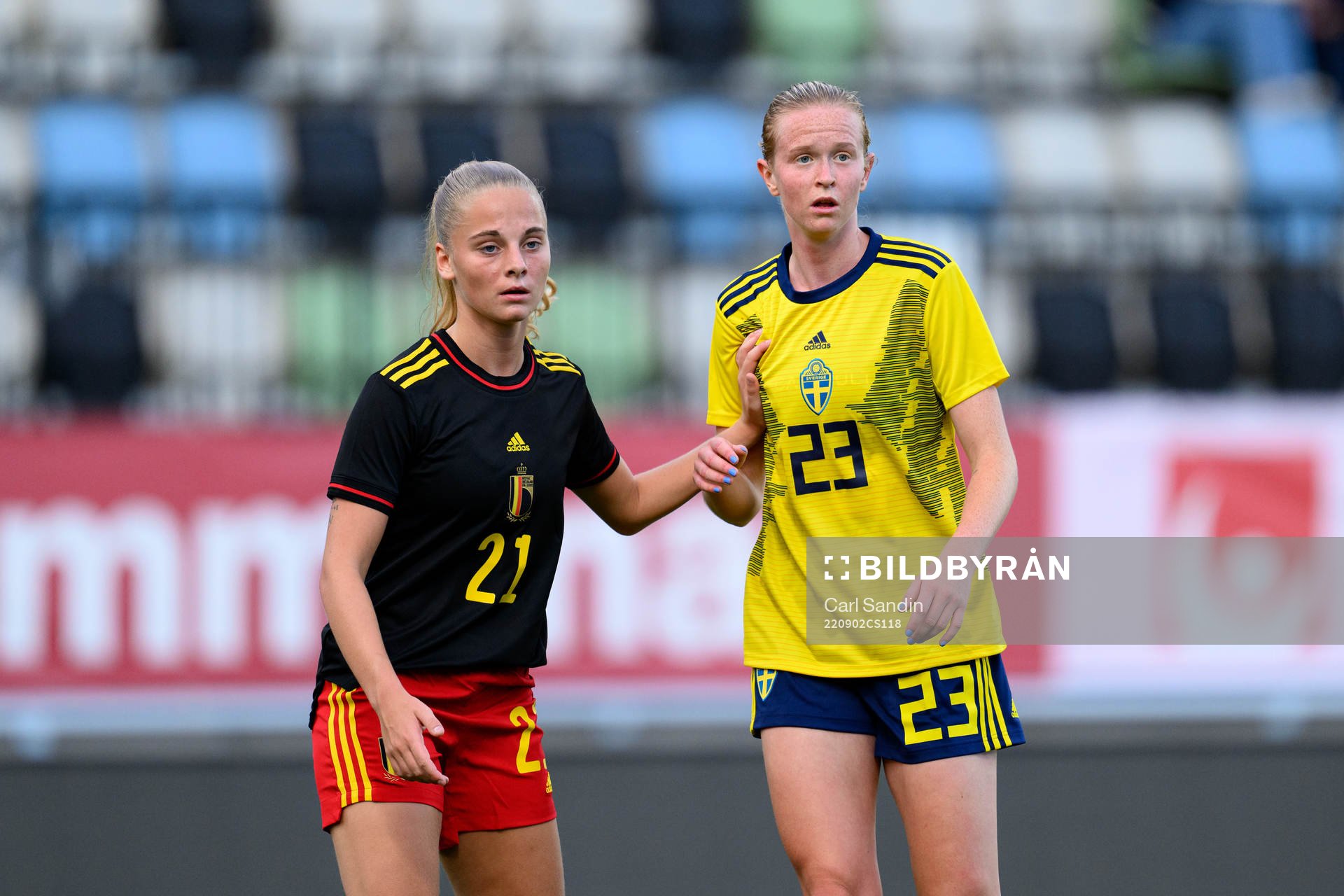 Tess Lameir of Belgium and Emma Östlund of Sweden