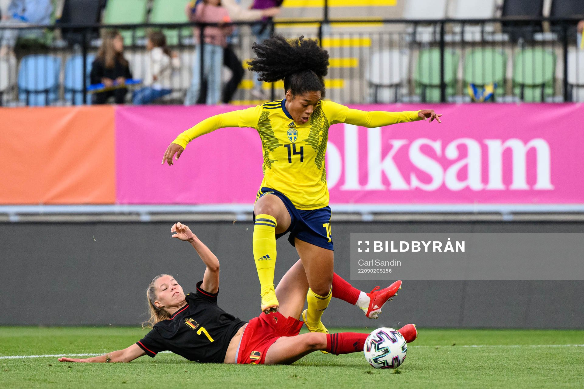Lyndsey Van Belle of Belgium and Evelina Duljan of Sweden