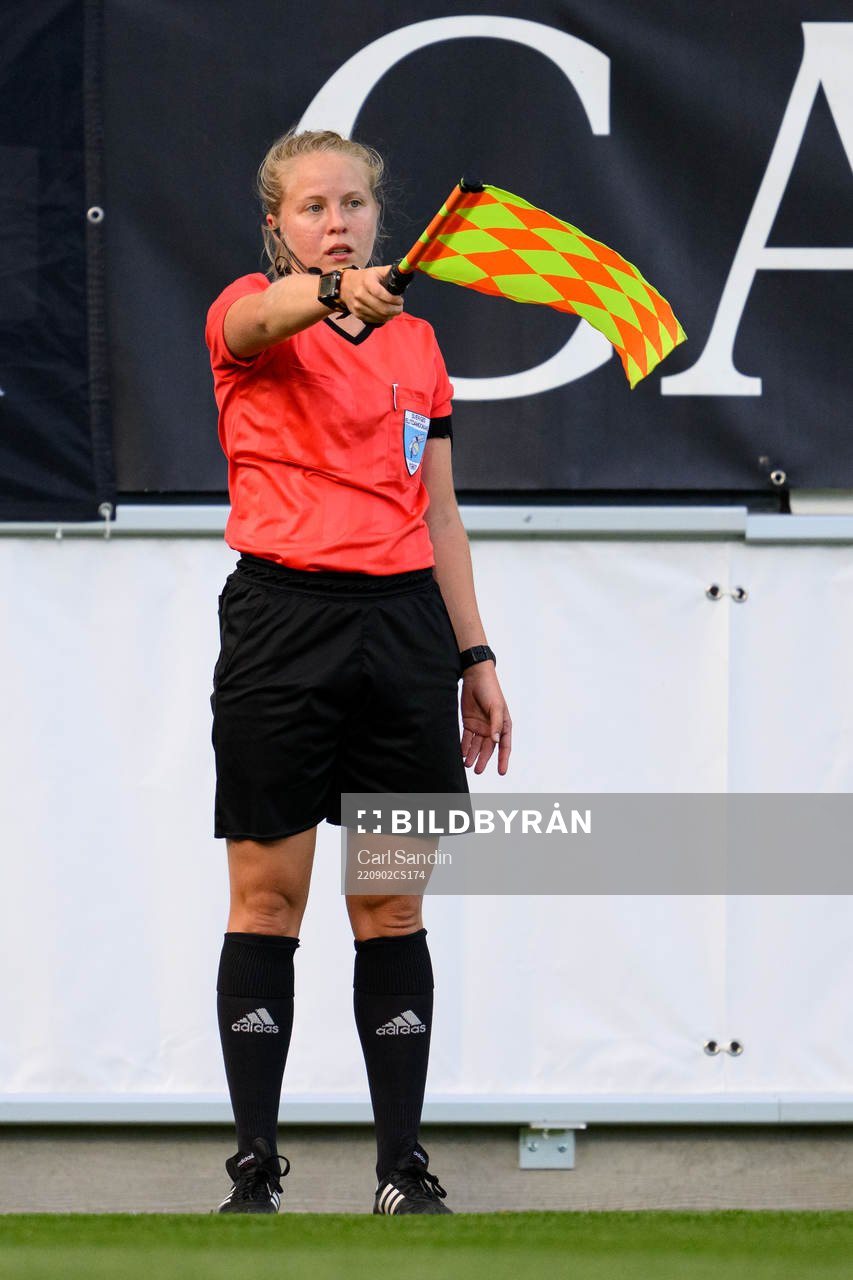 Assistant referee Josefine Bastås