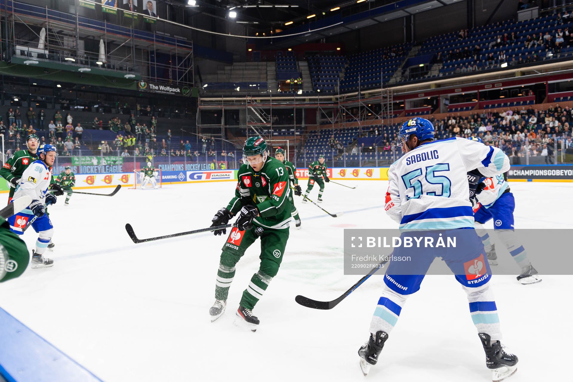Daniel Viksten of Färjestad and Robert Sabolic of Villach