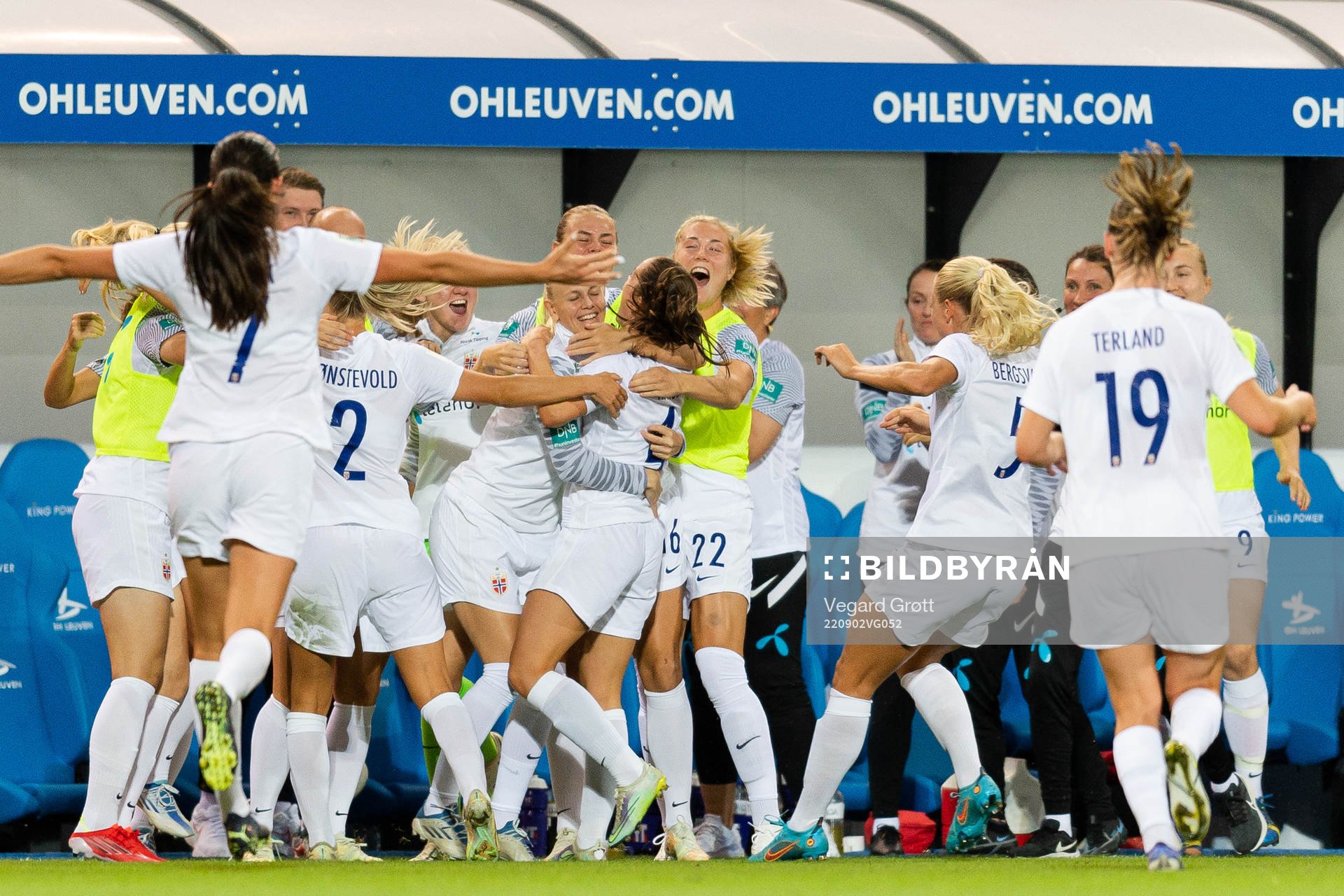Tuva Hansen of Norway celebrates with teammates