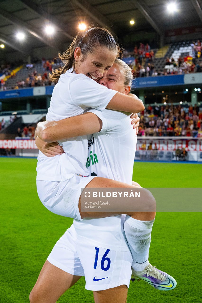 Tuva Hansen and Marthine Østenstad of Norway  celebrate