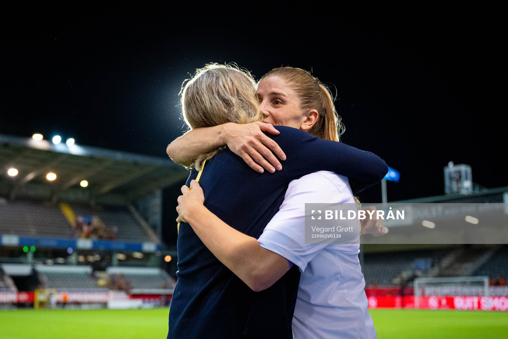 Hege Riise, head coach of Norway, and Maren Mjelde