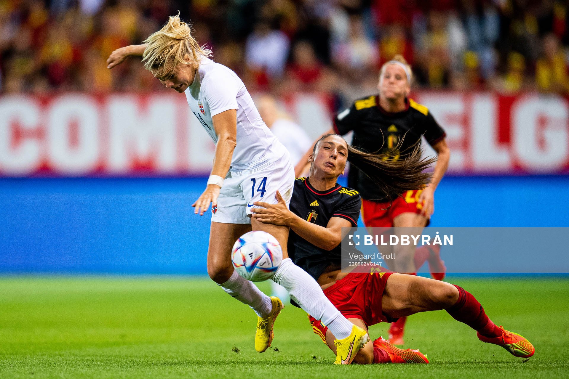 Ada Hegerberg of Norway and Sterre Gielen of Belgium