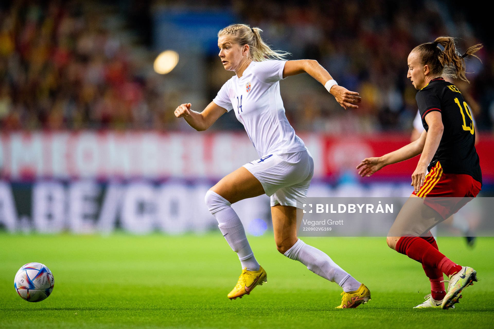 Ada Hegerberg of Norway and Sari Kees of Belgium
