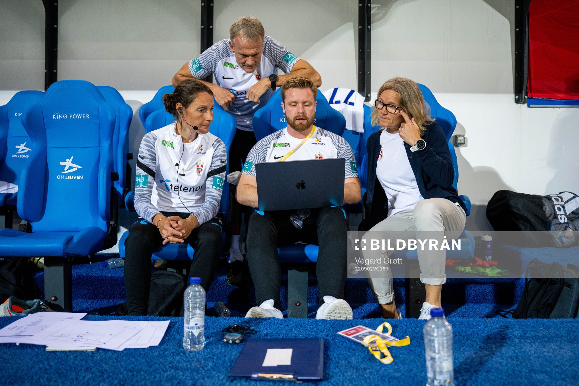 Assistant coach Ingvild Stensland, goalkeeper coach Frode Grodås, analyst Fredrik Vold and head coach Hege Riise of Norway at half-time during the FIFA Women's World Cup Qualifier football match between Belgium and Norway on September 2, 2022 in Leuven.