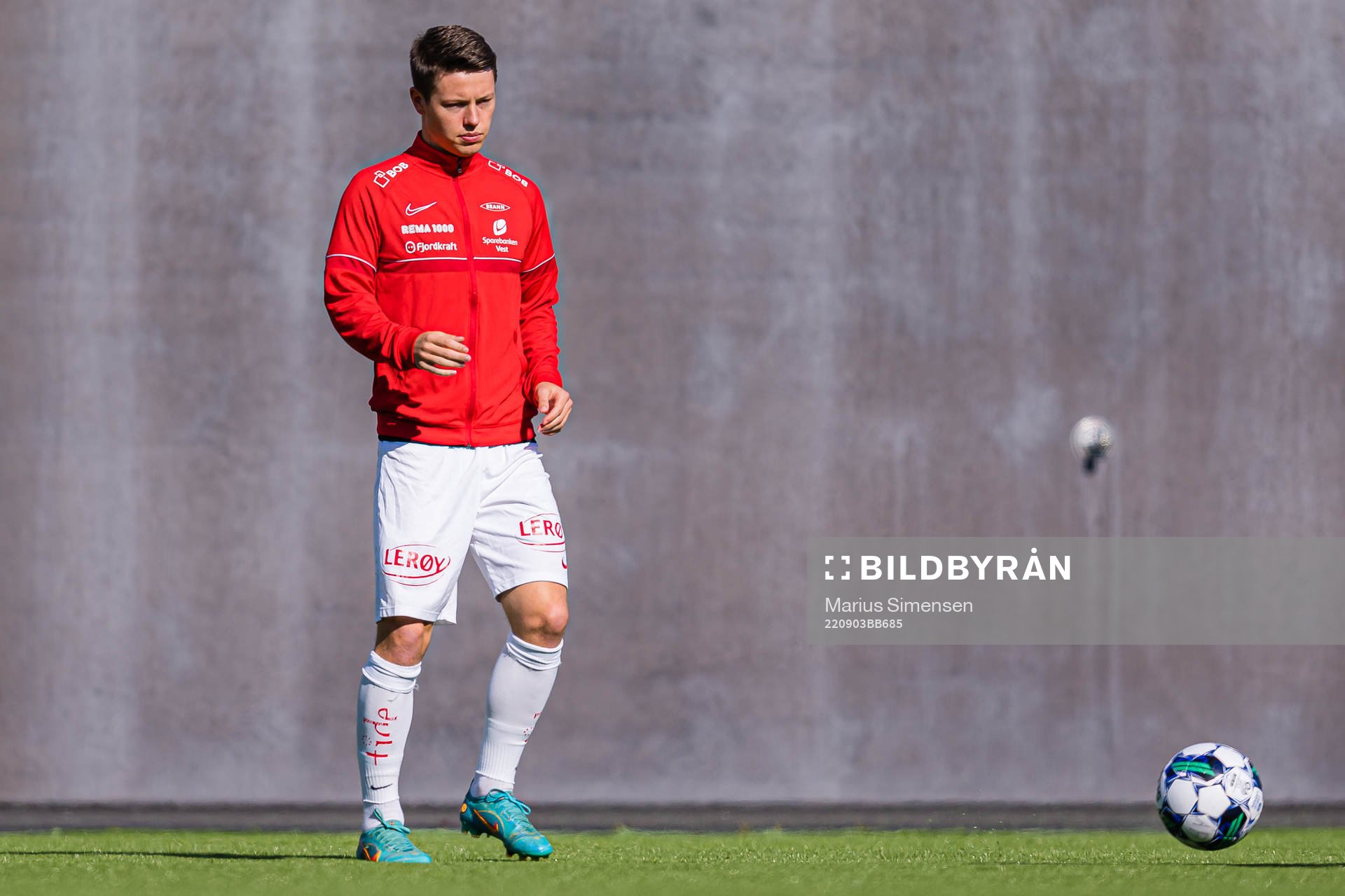 Mathias Knutsen Rasmussen of Brann warms up