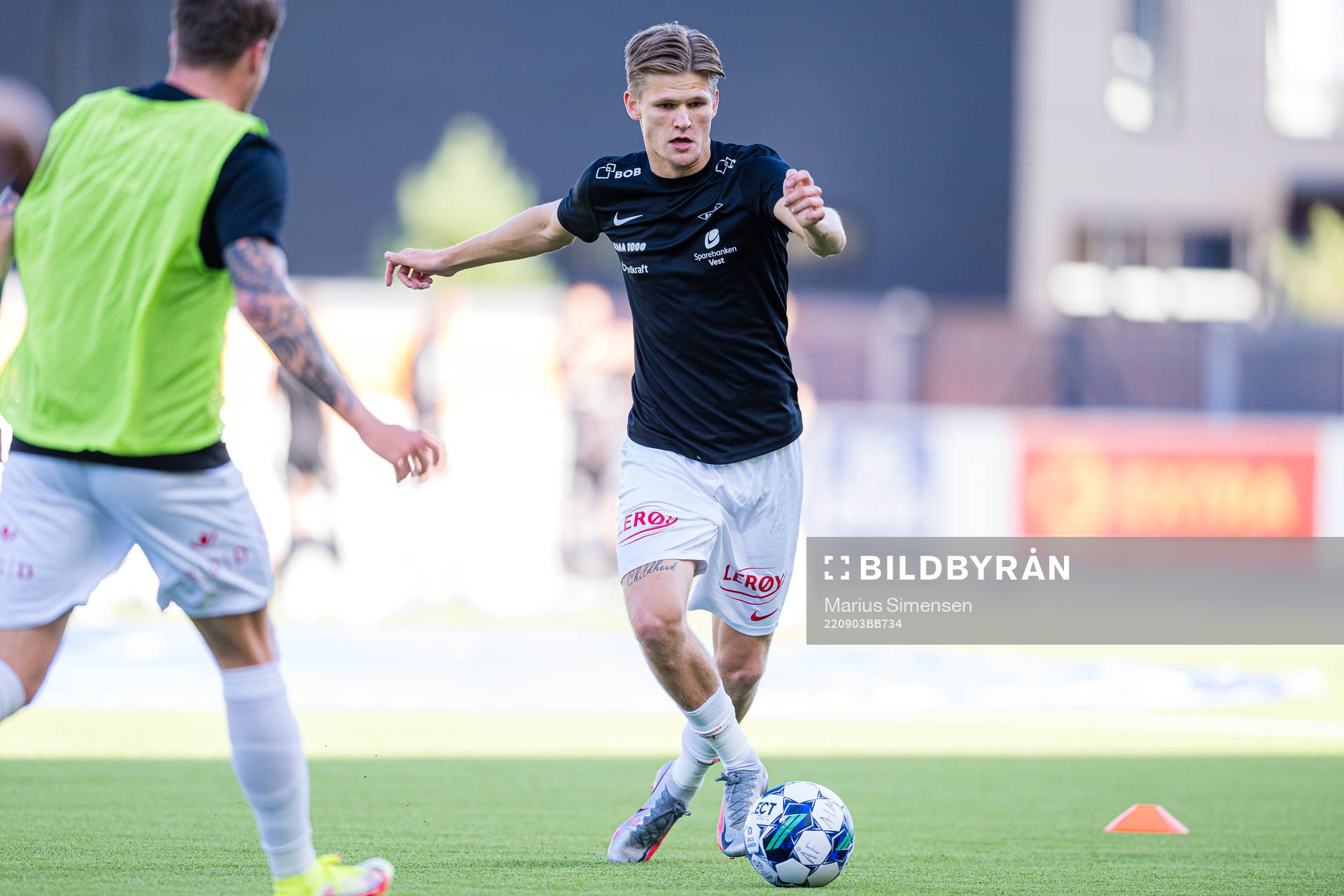 David Møller Wolfe of Brann warms up