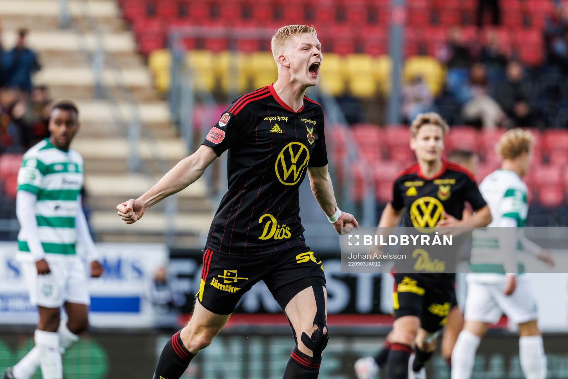 Östersunds Malcolm Stolt jublar