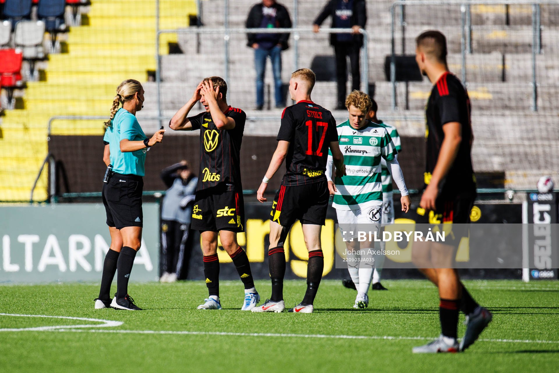 Östersunds Ludvig Fritzson i samtal med domare Tess