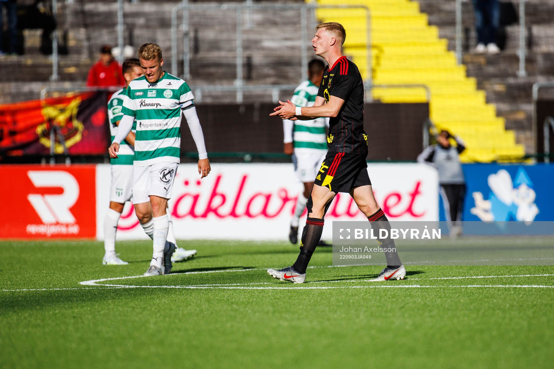 Östersunds Malcolm Stolt  jublar