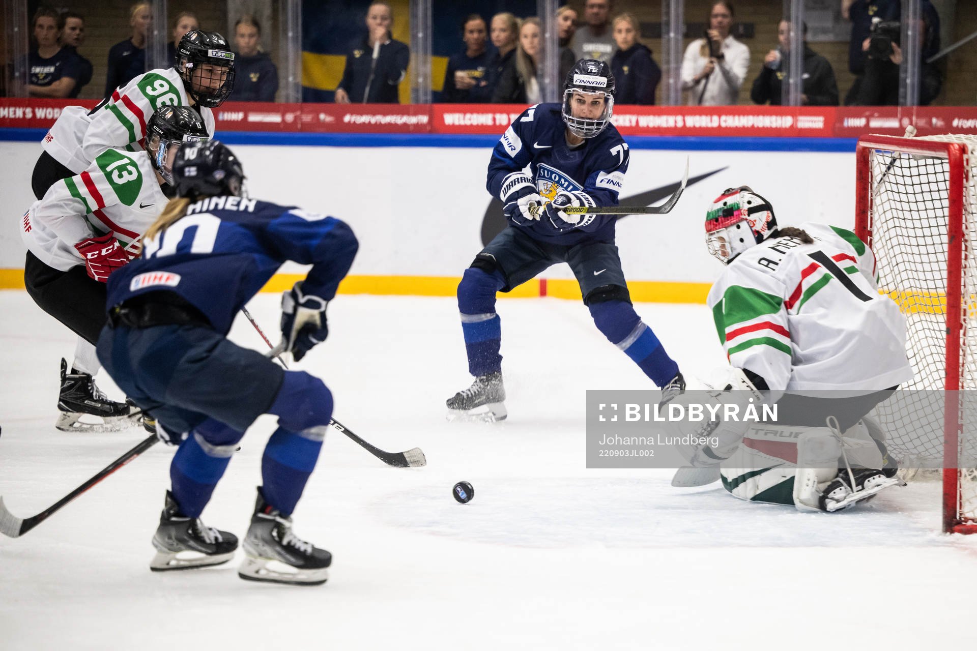 Susanna Tapani and Elisa Holopainen of Finland