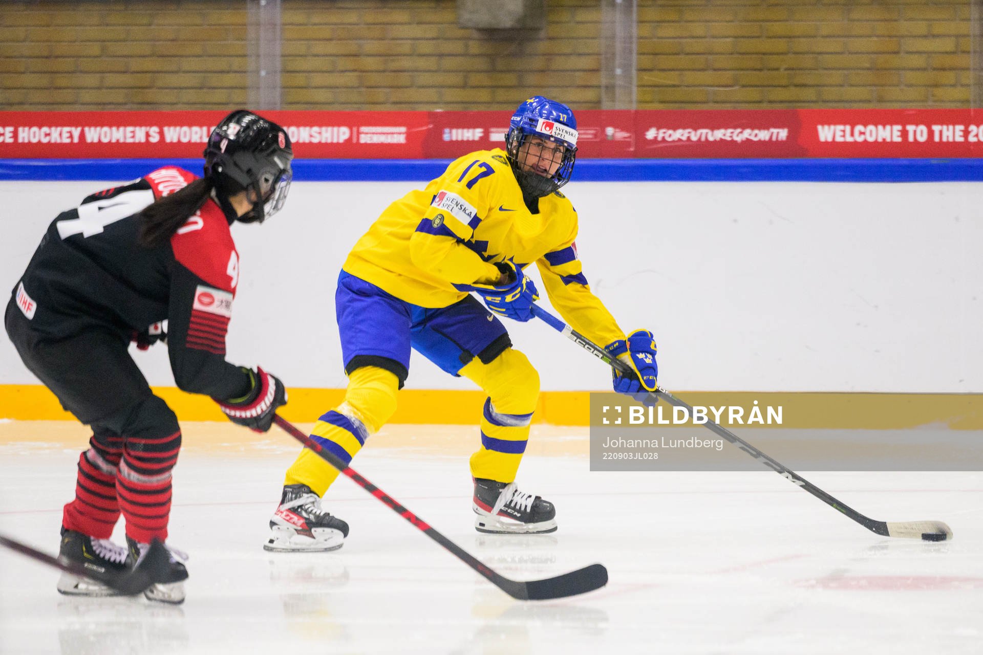 Ayaka Hitosato of Japan and Sofie Lundin of Sweden