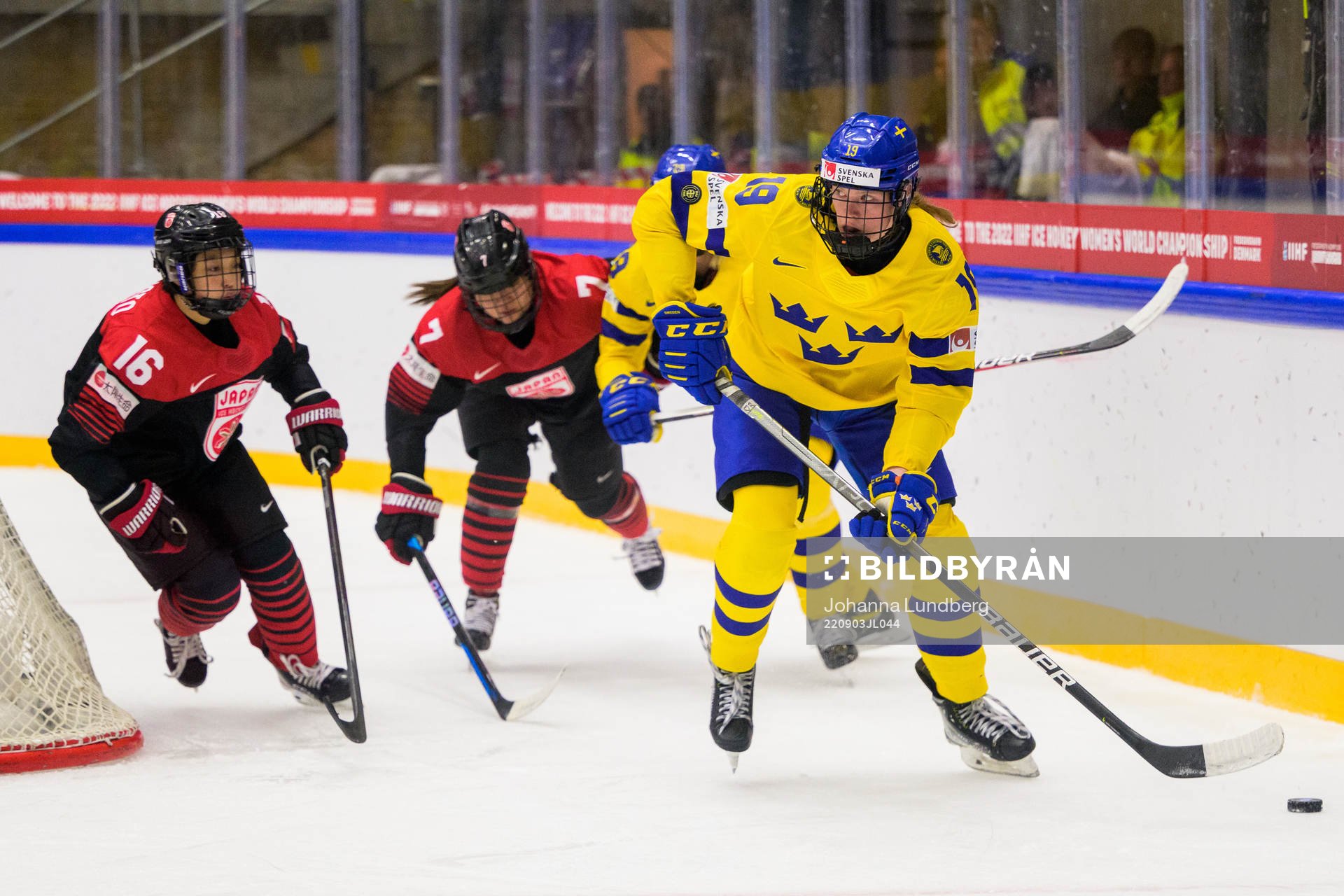 Sara Hjalmarsson of Sweden agsinst Yoshino Enomoto and