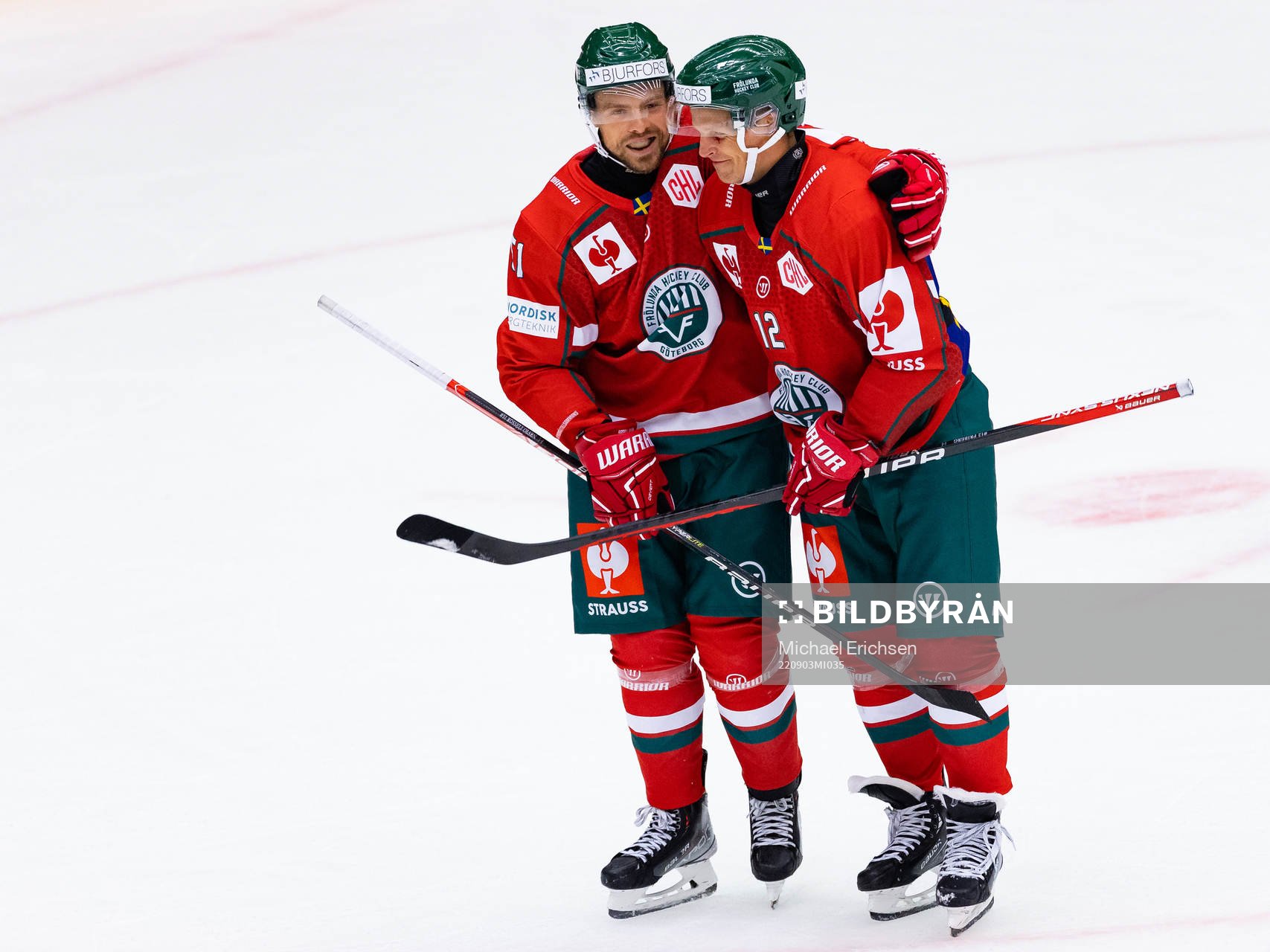 Max Friberg of Frölunda celebrates scoring 5-0 with team