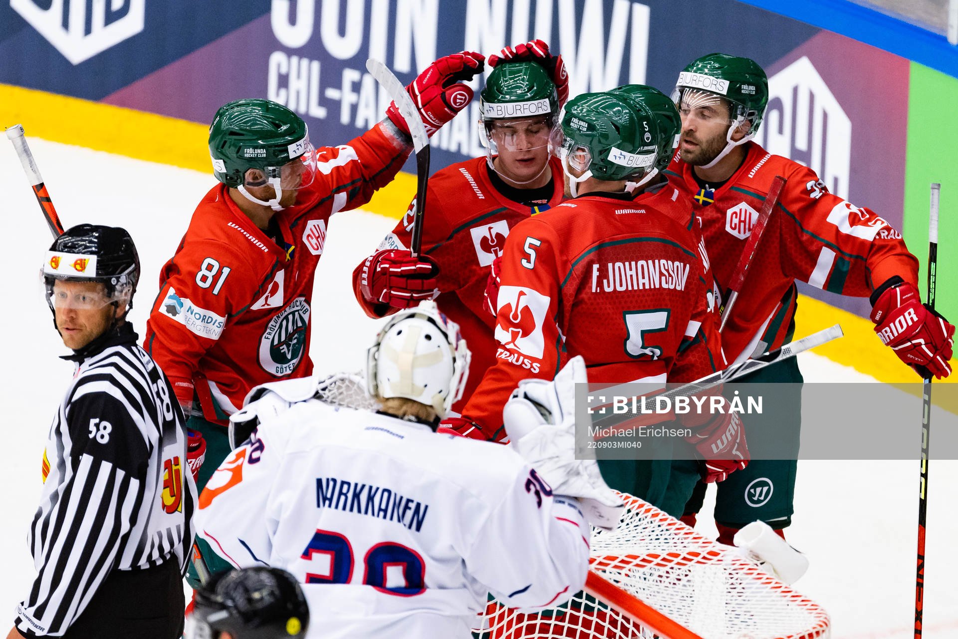 Jere Innala  of Frölunda celebrates scoring 6-1